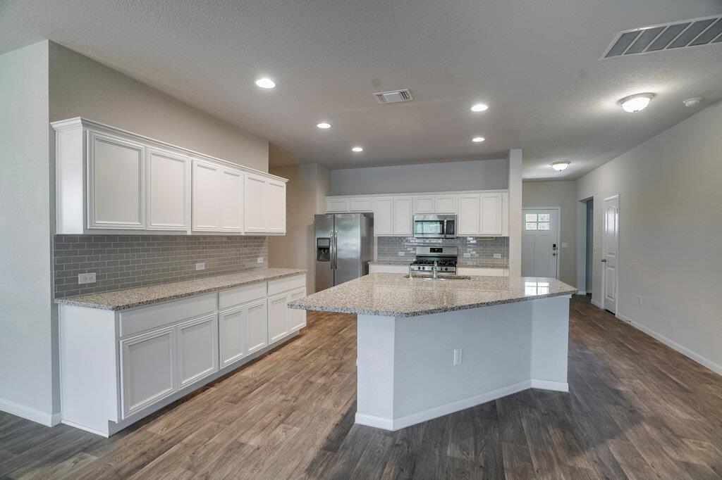13804 Cantarra Dr Property Photo 5