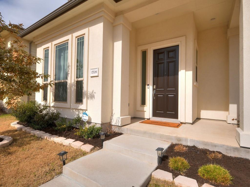 1708 Arcilla St Property Photo 2