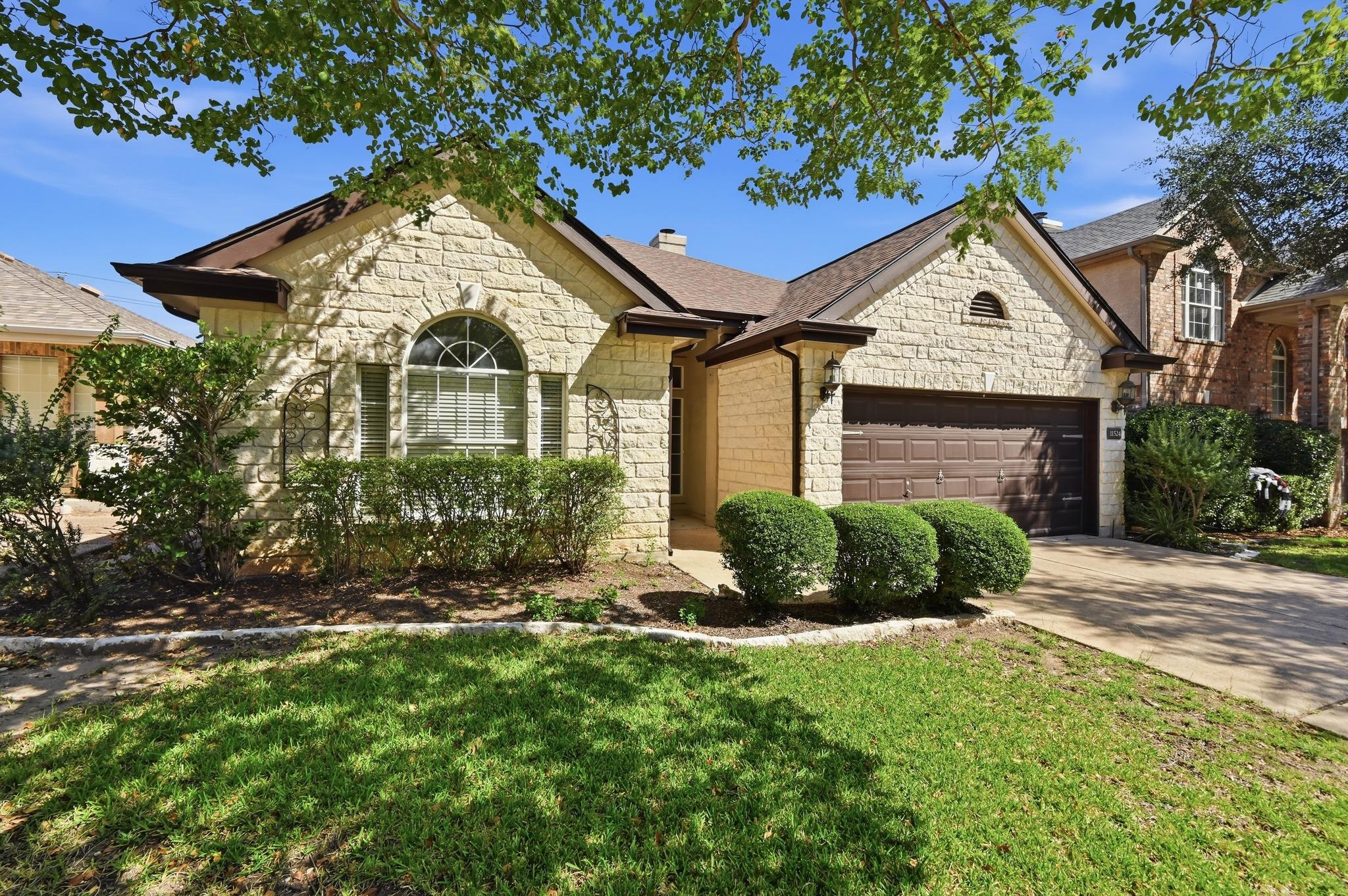 11524 Emerald Falls Dr Property Photo 2