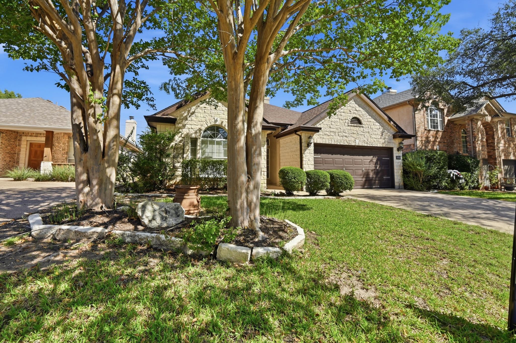 11524 Emerald Falls Dr Property Photo 3