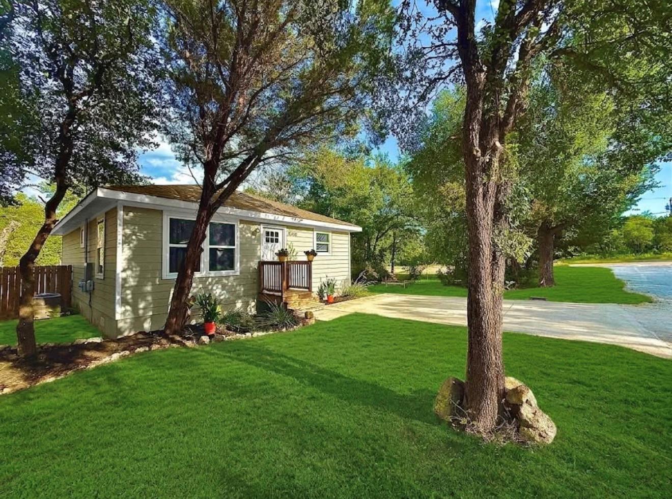 11403 Leander St Property Photo 2