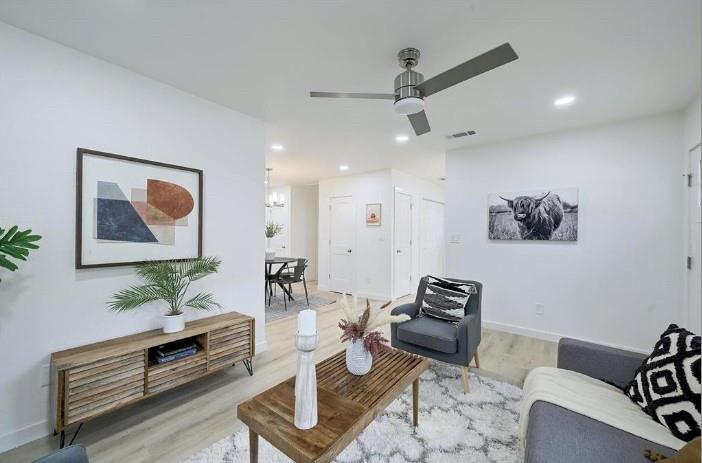 11403 Leander St Property Photo 6