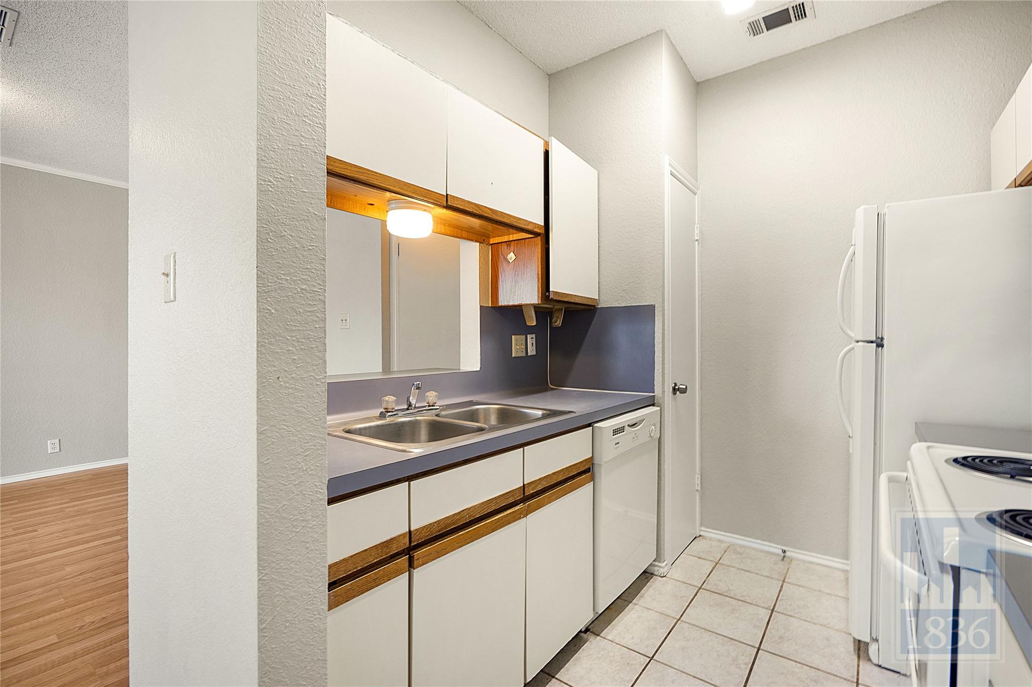 2804 Rio Grande St #303 Property Photo 2