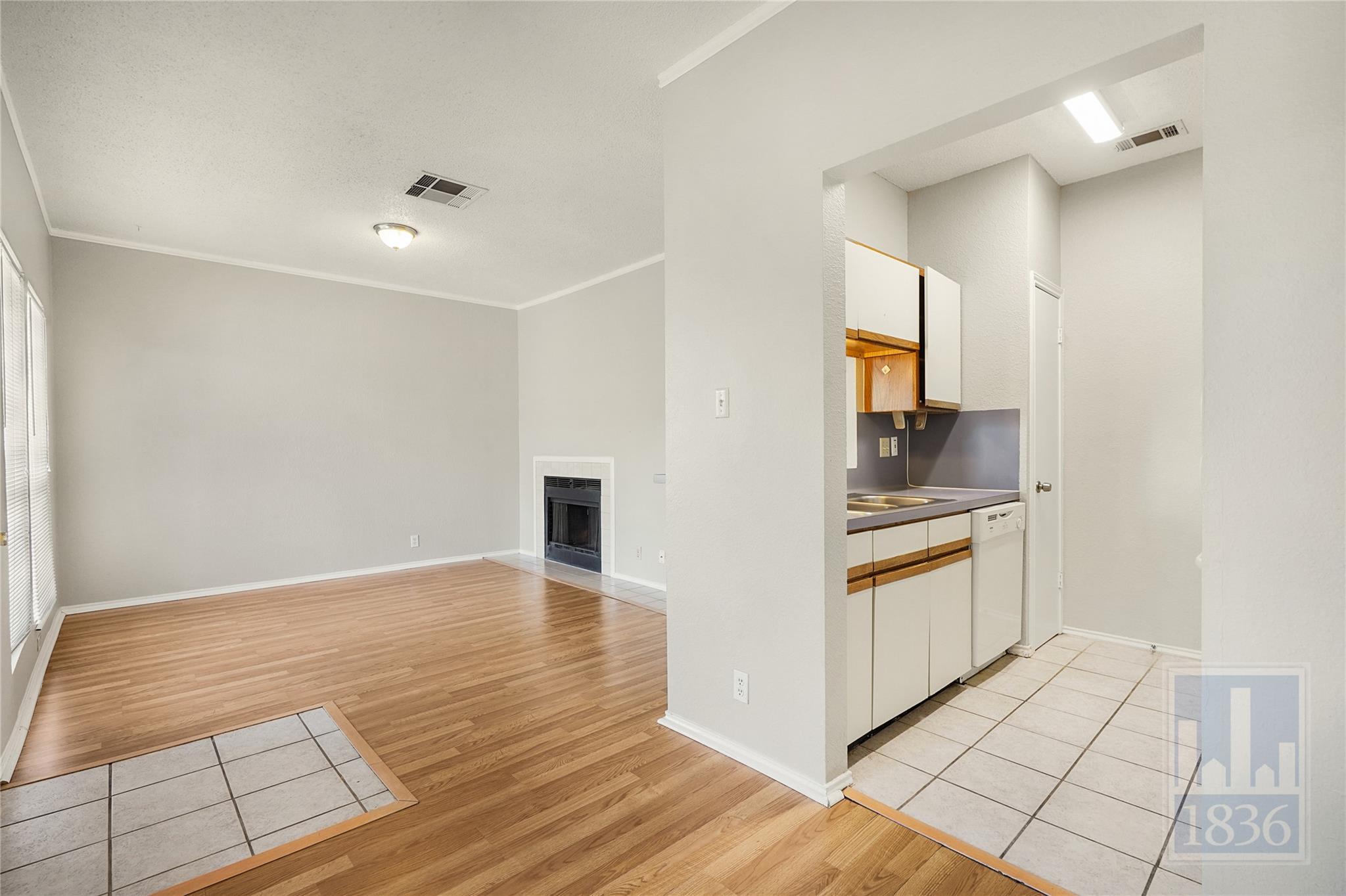 2804 Rio Grande St #303 Property Photo 6
