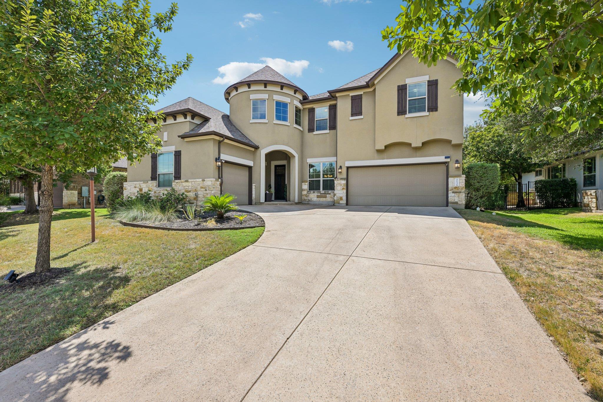 213 Lake Como Dr Property Photo 1