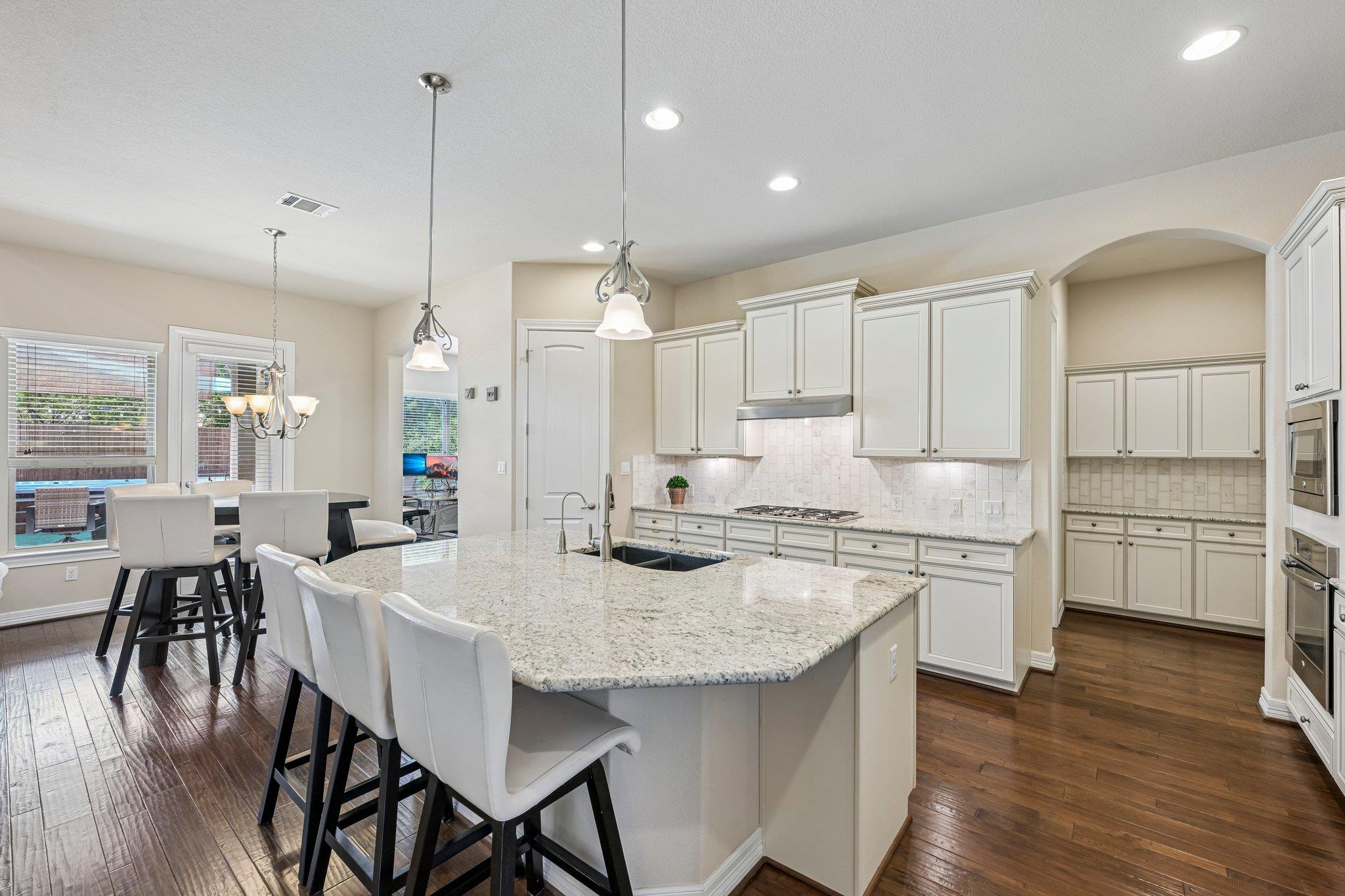 213 Lake Como Dr Property Photo 3