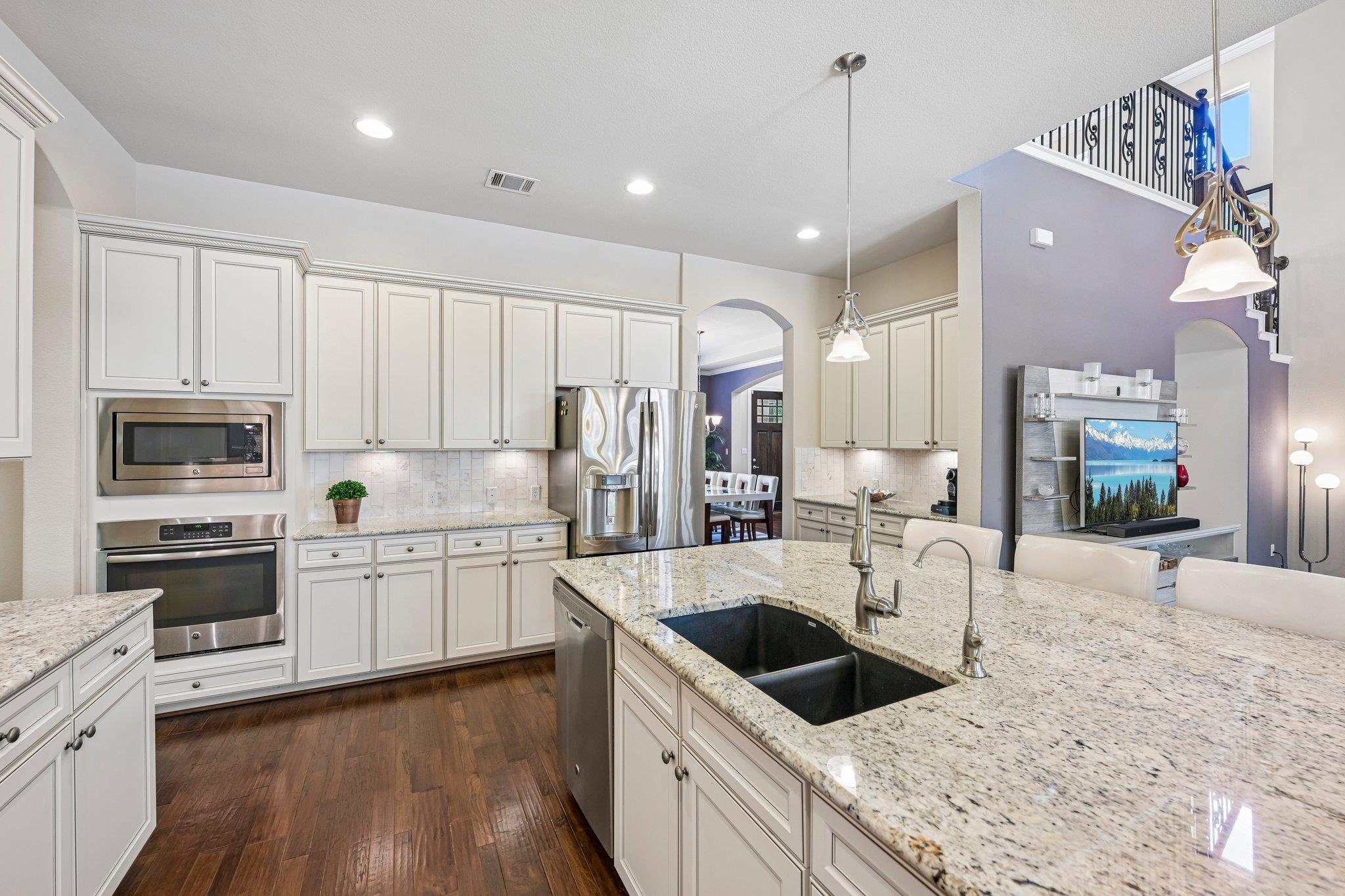 213 Lake Como Dr Property Photo 4