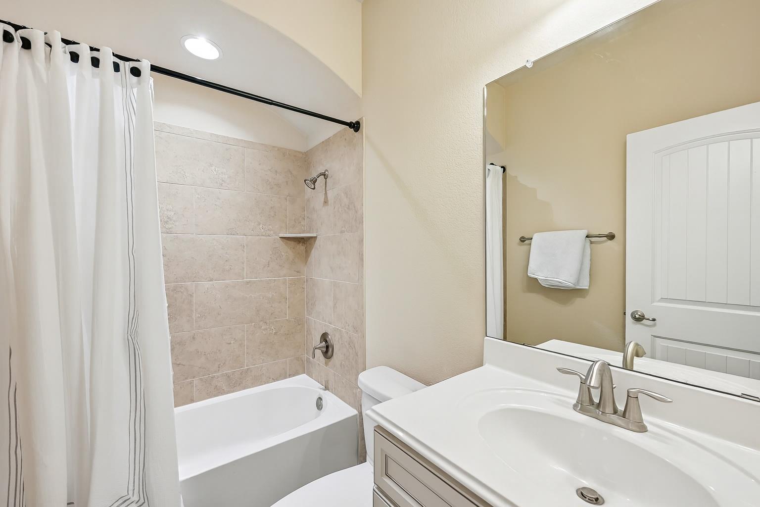 213 Lake Como Dr Property Photo 23