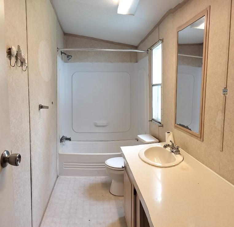 305 Woods Ln Property Photo 8