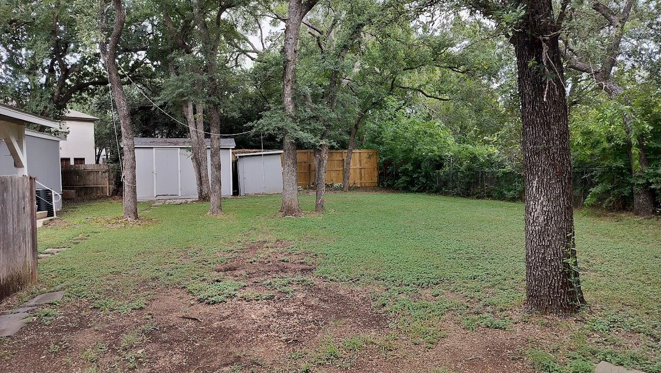 305 Woods Ln Property Photo 14