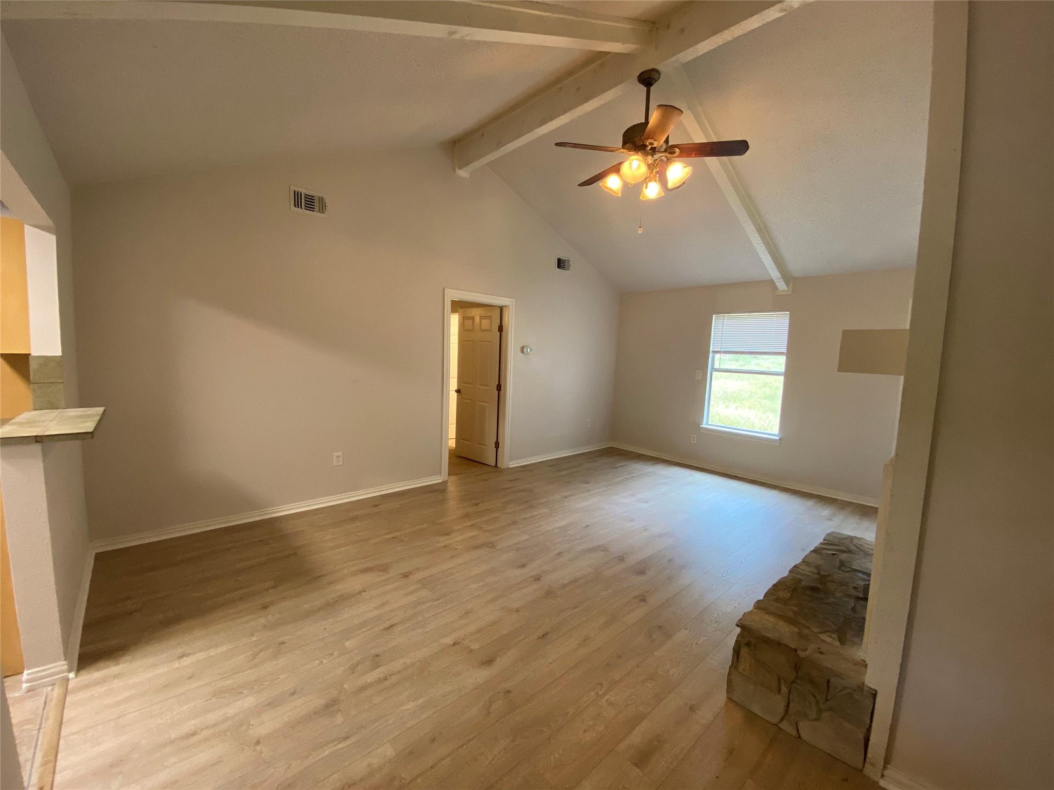 1516 Lisa Dr #b Property Photo 2