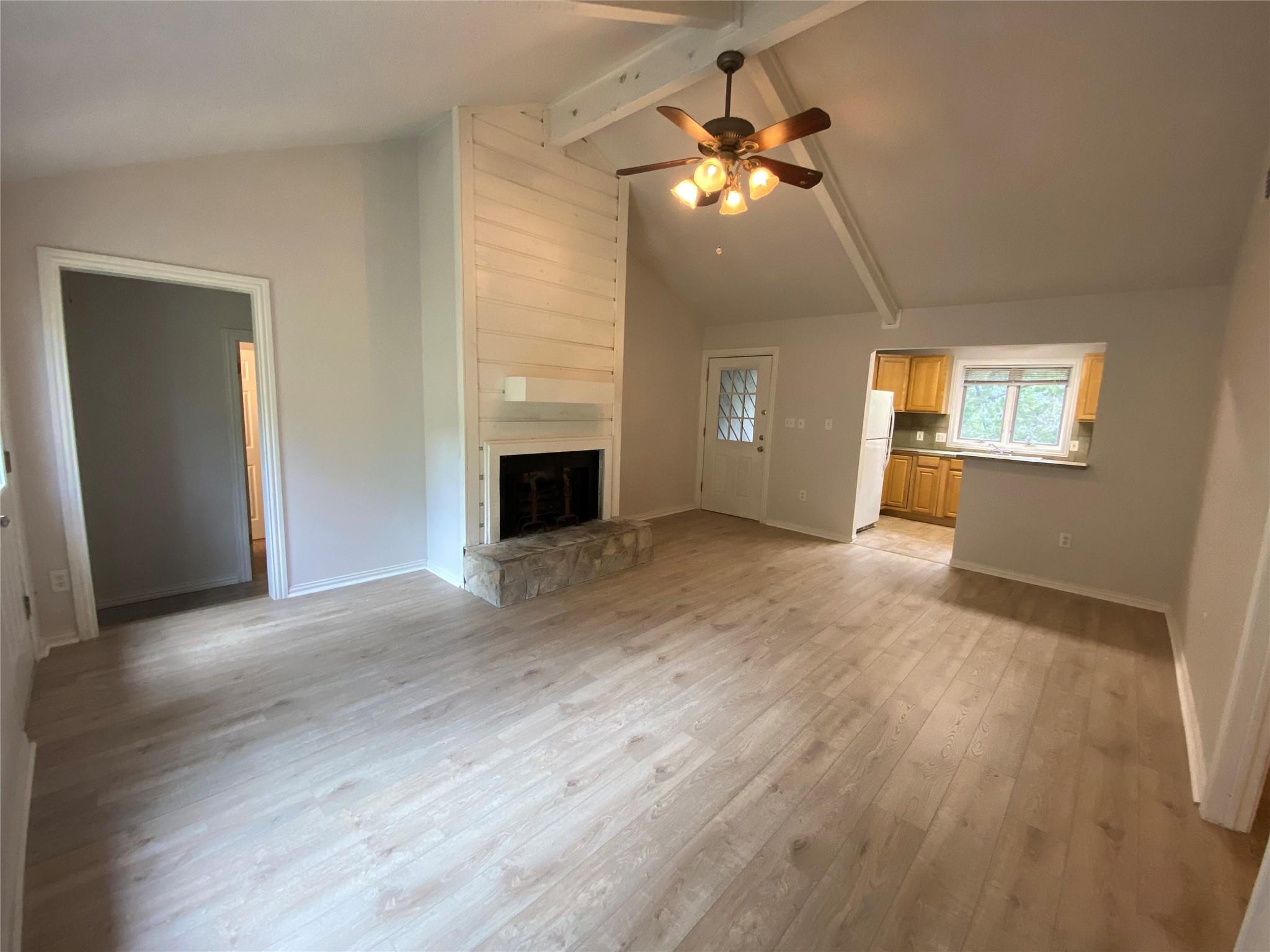 1516 Lisa Dr #b Property Photo 3