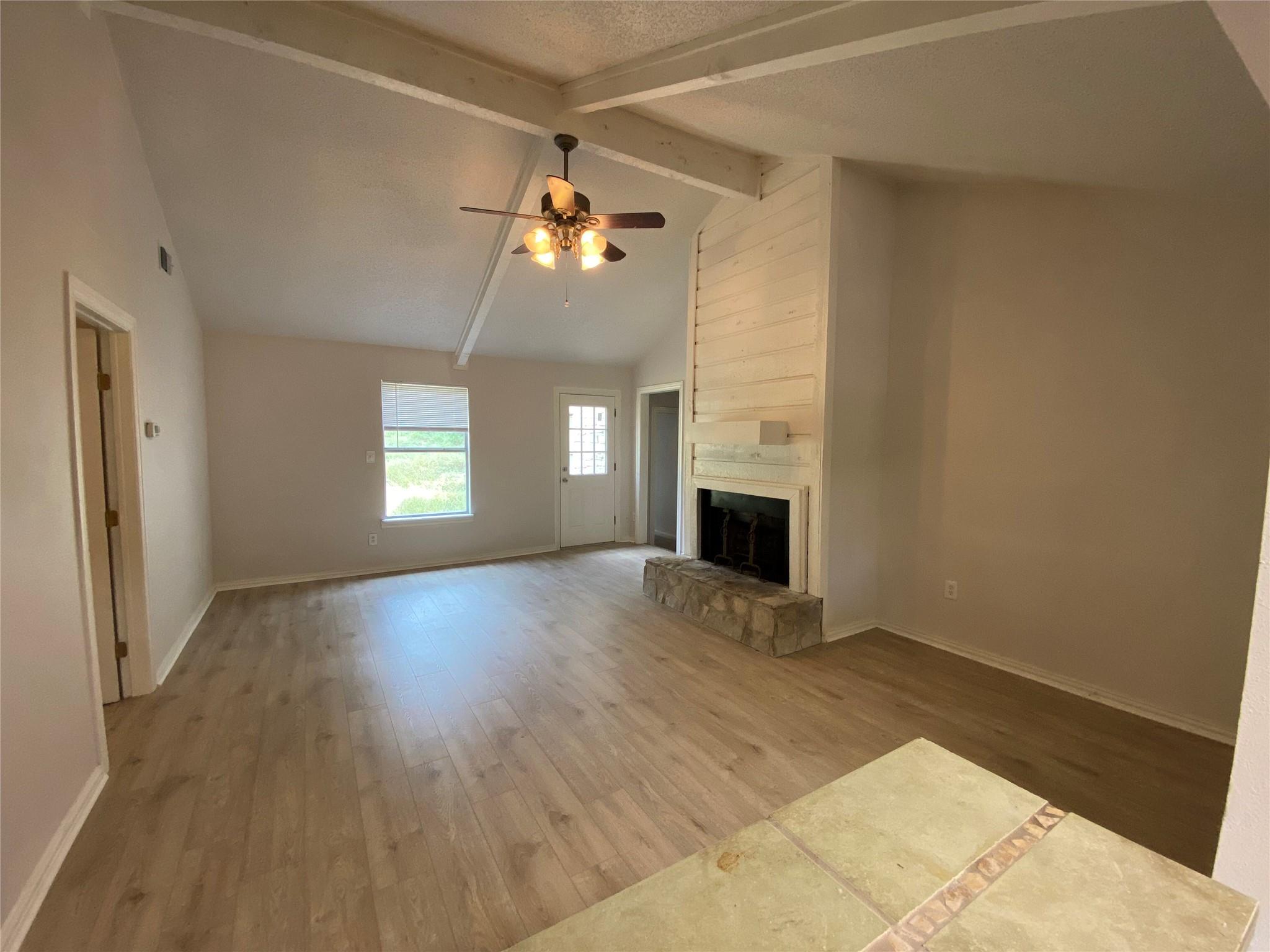 1516 Lisa Dr #b Property Photo 4