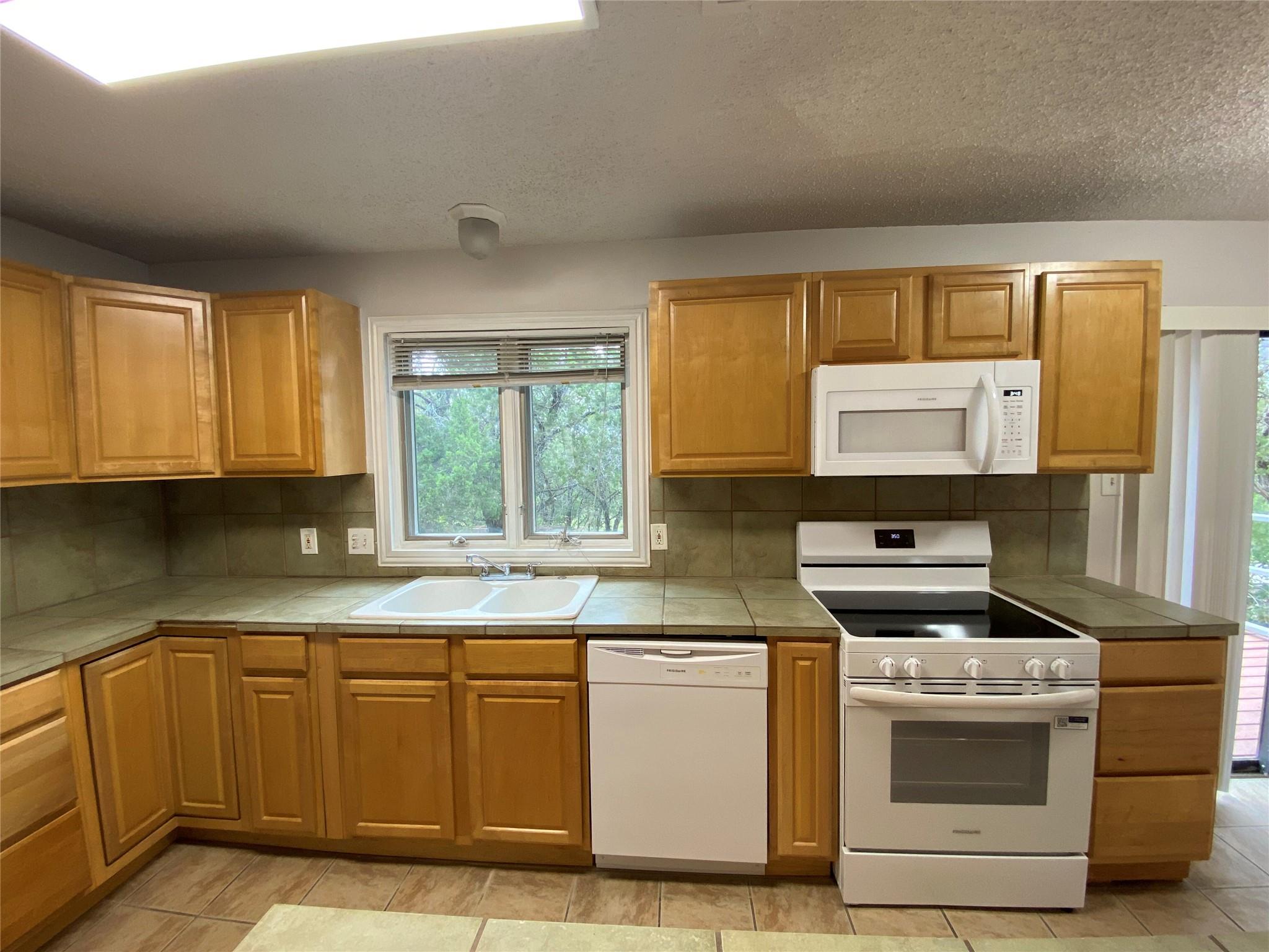 1516 Lisa Dr #b Property Photo 6