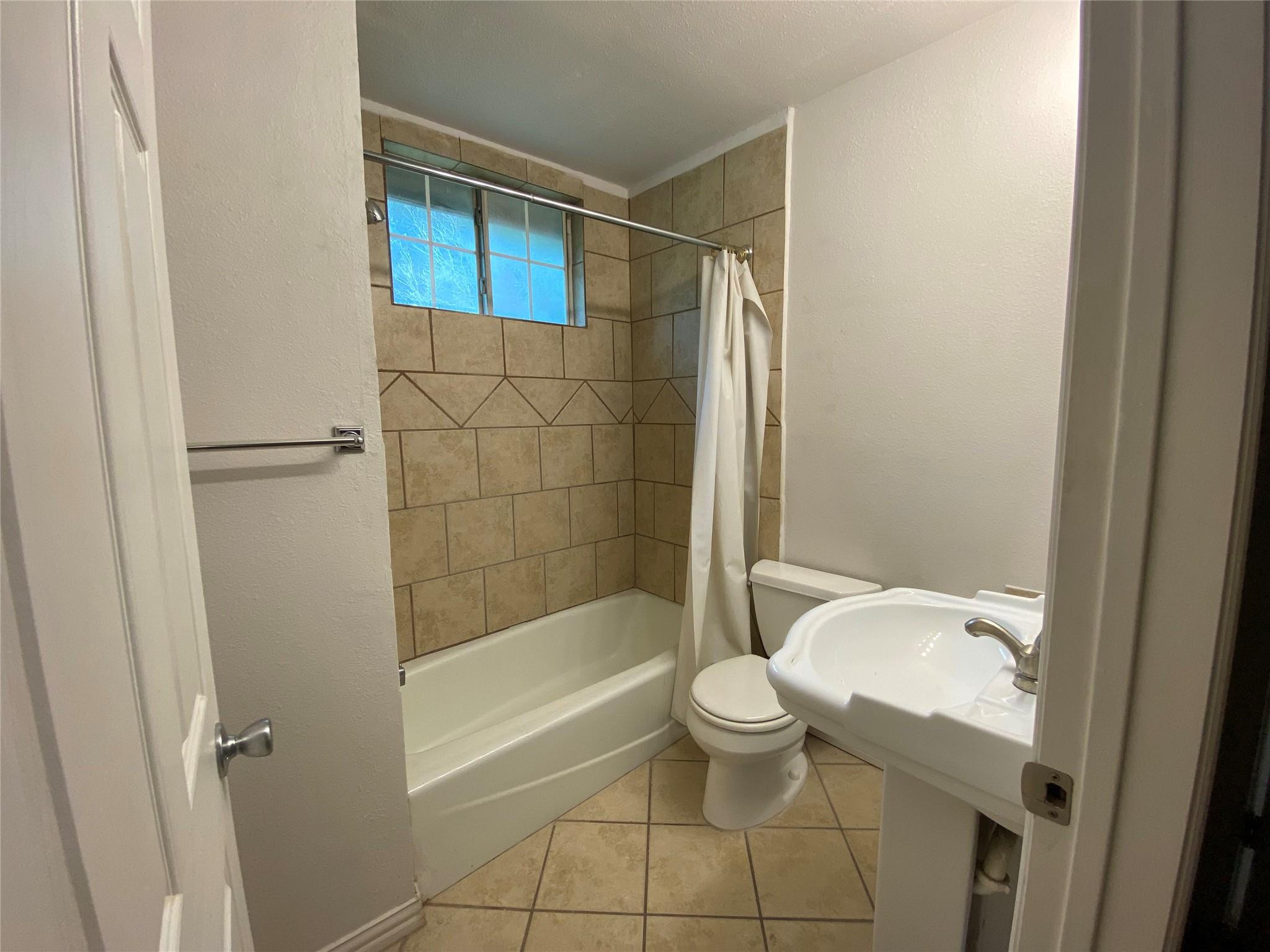 1516 Lisa Dr #b Property Photo 14
