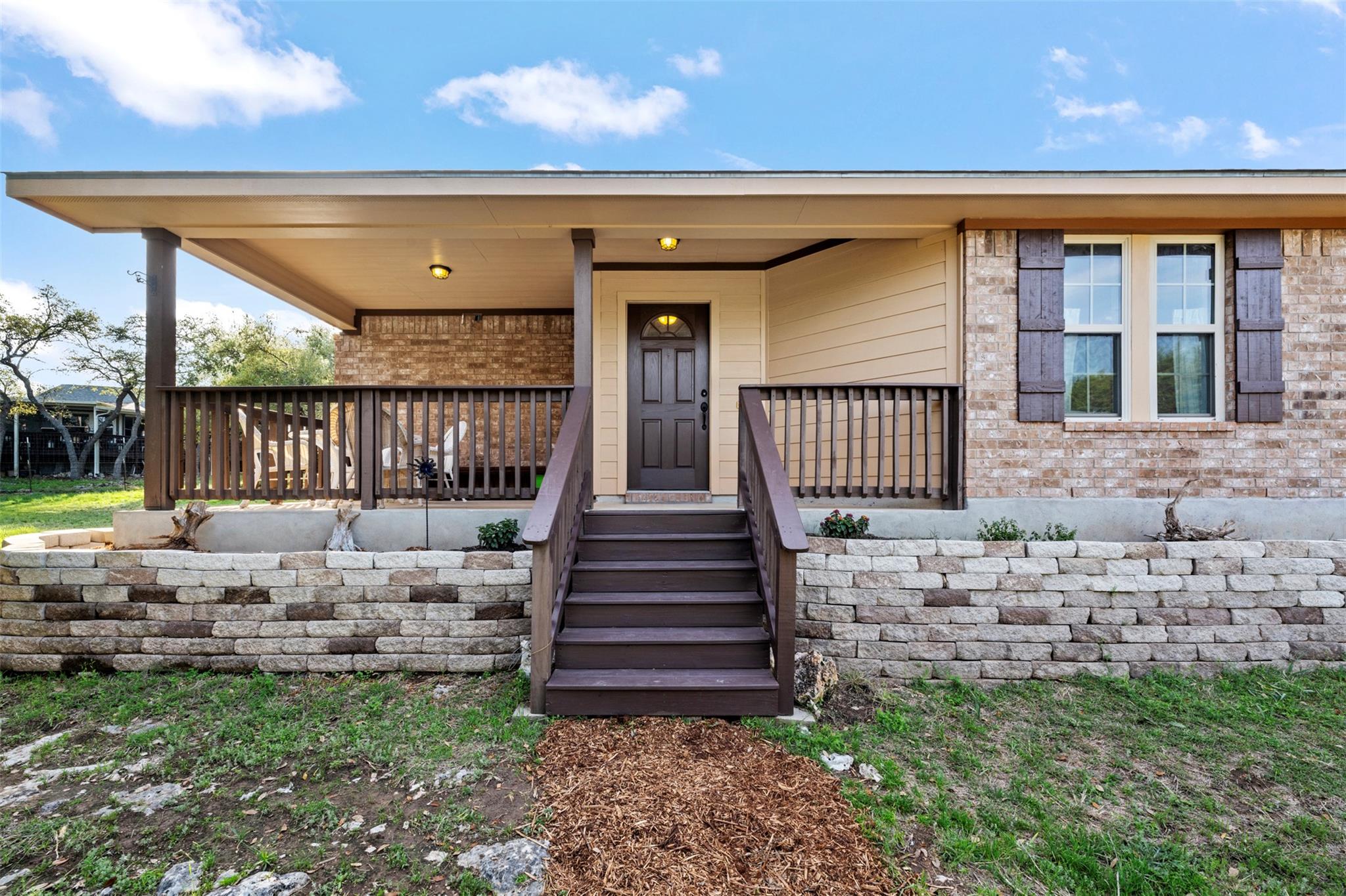 1135 Twisted Oak Ct Property Photo 4