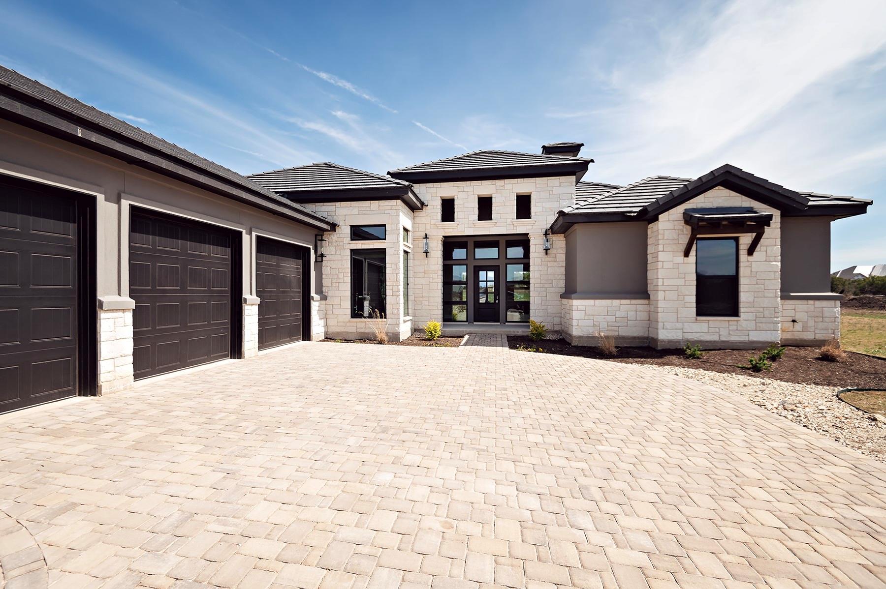 212 Saddle Springs Dr Property Photo 2