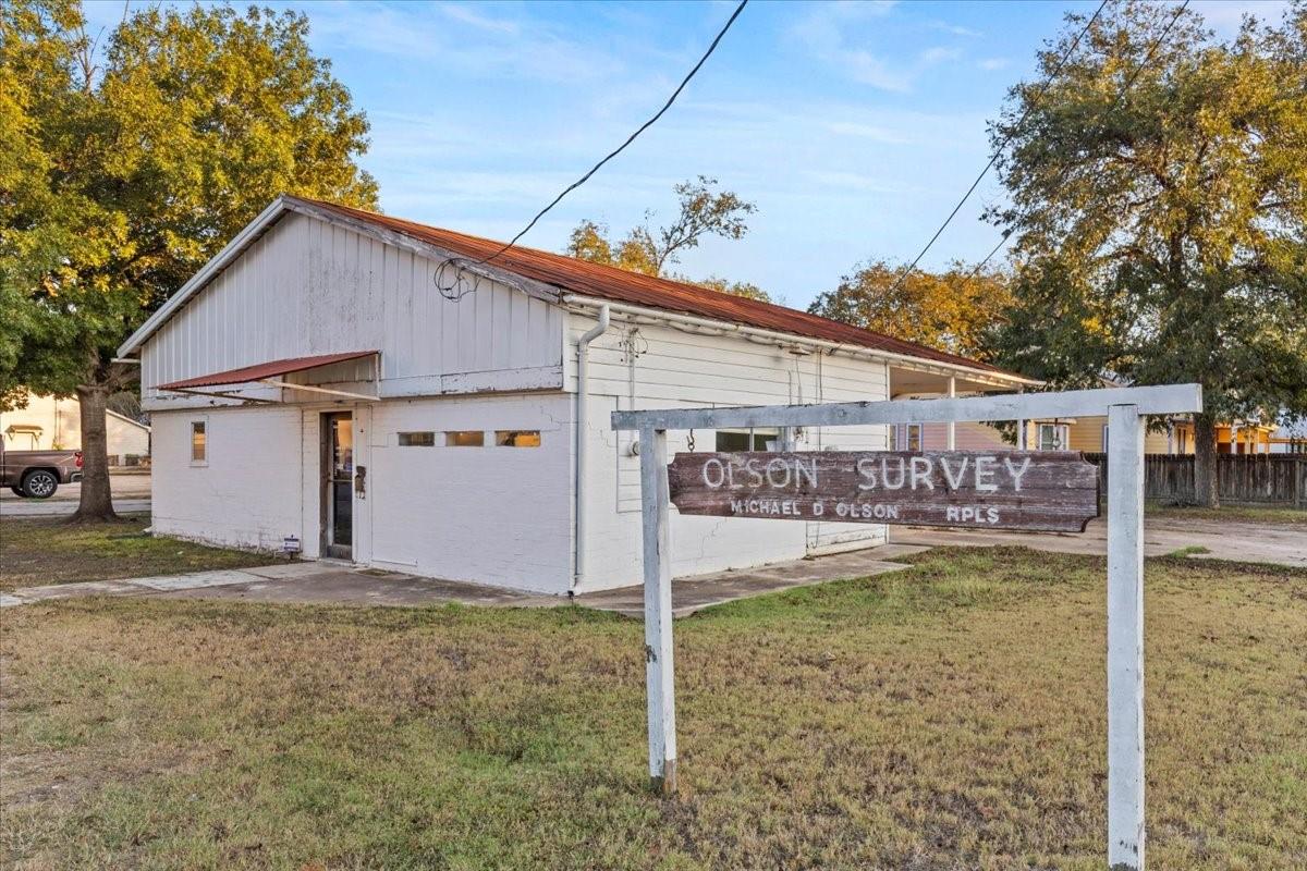 711 Water St Property Photo