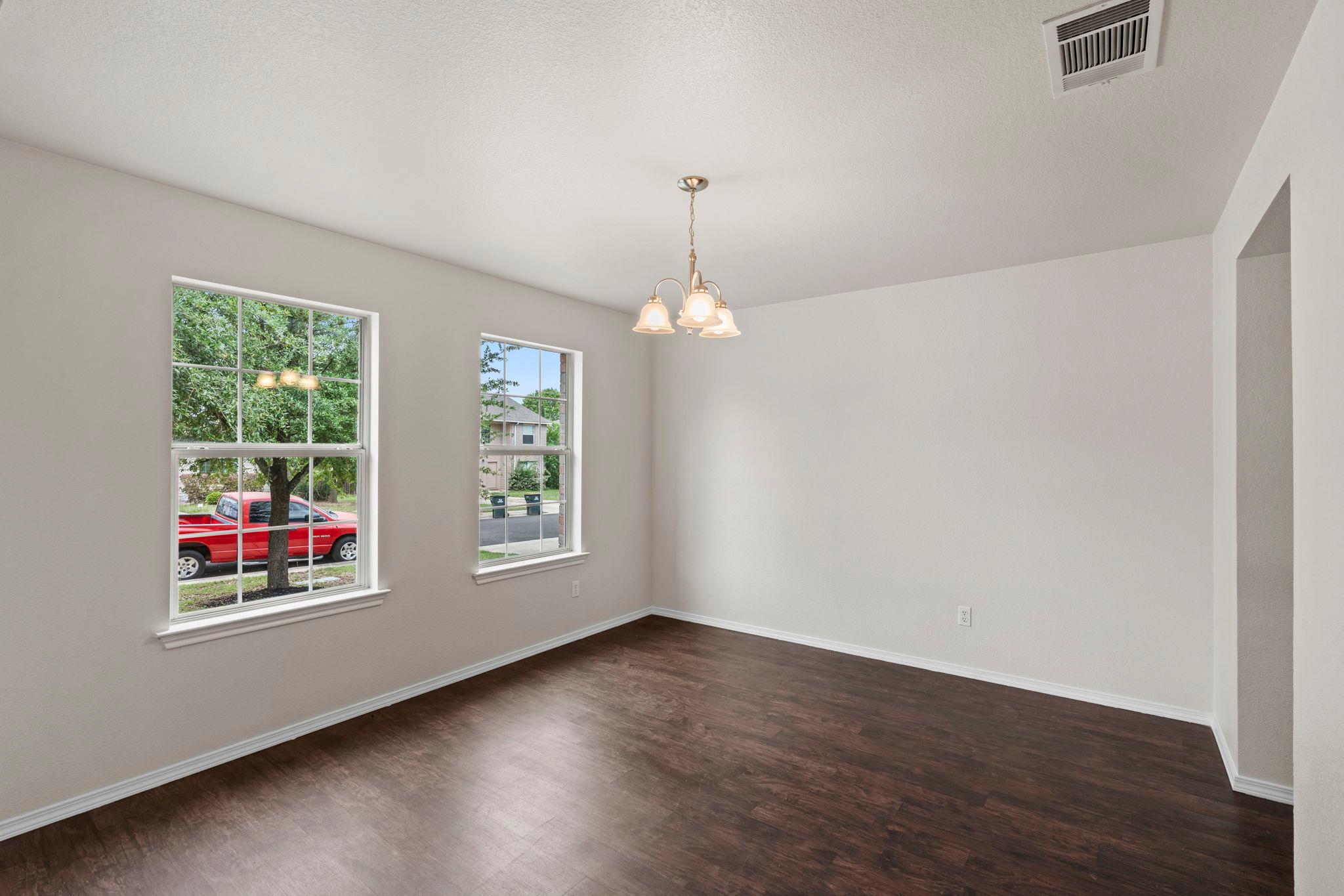 208 Dandelion Loop Property Photo 10