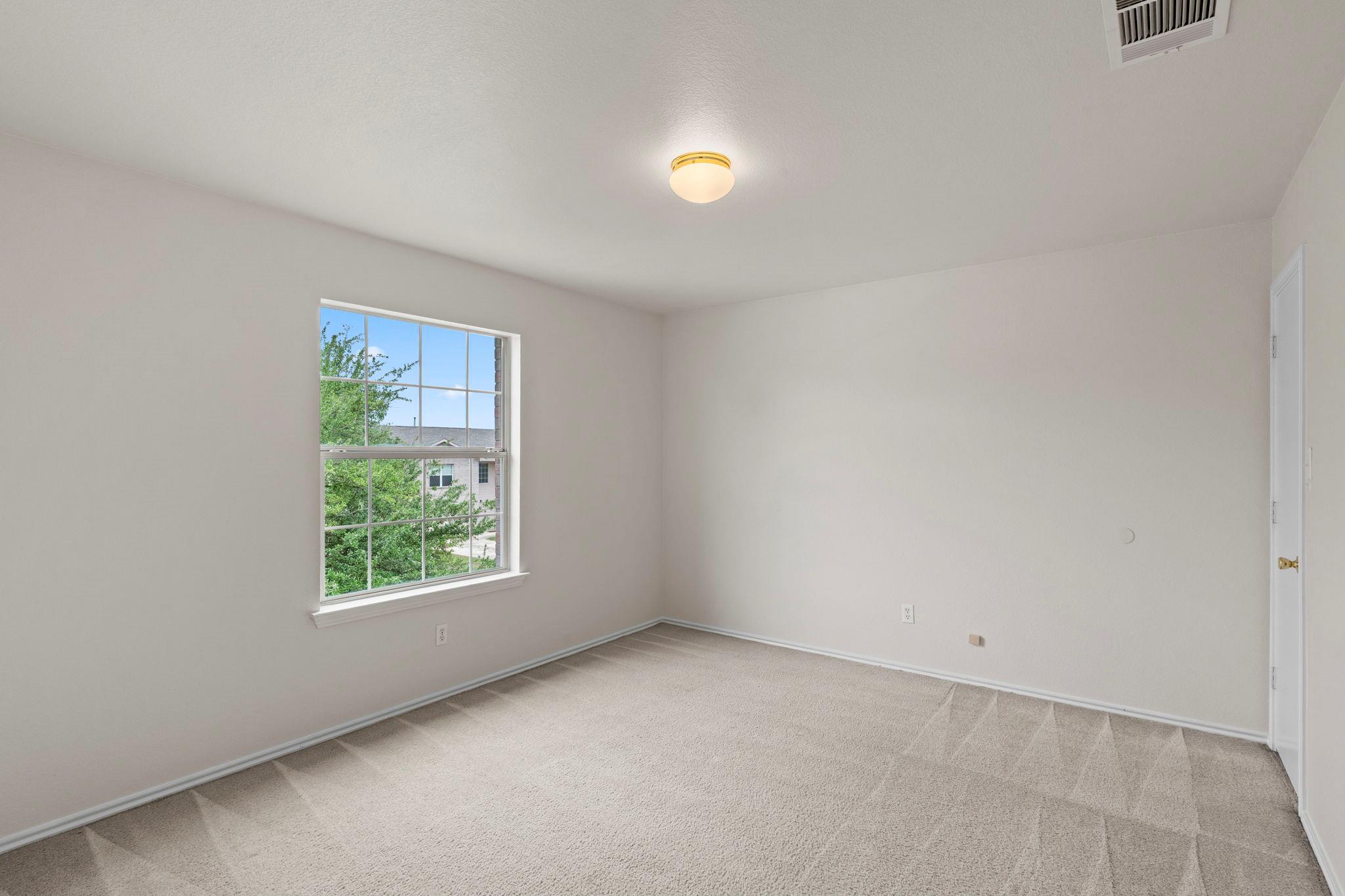208 Dandelion Loop Property Photo 30