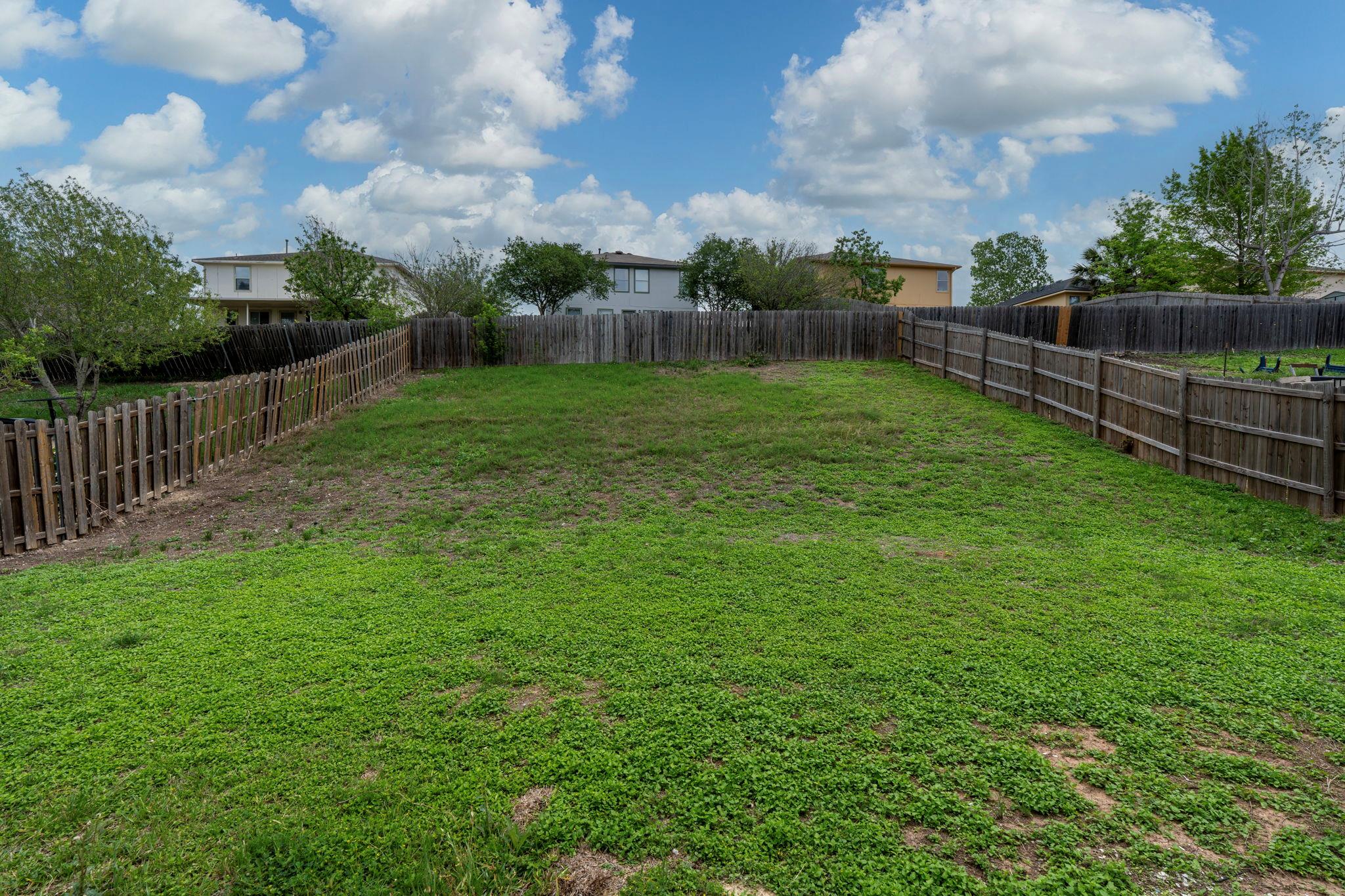 208 Dandelion Loop Property Photo 33