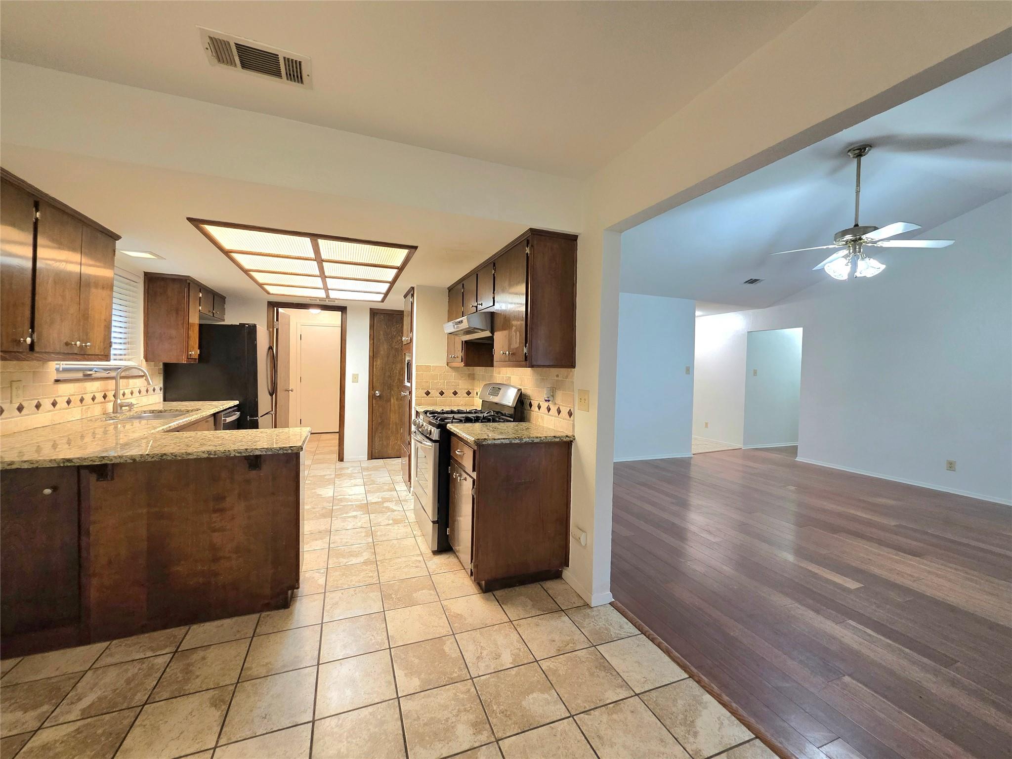 10909 Hillside Oak Ln Property Photo 9