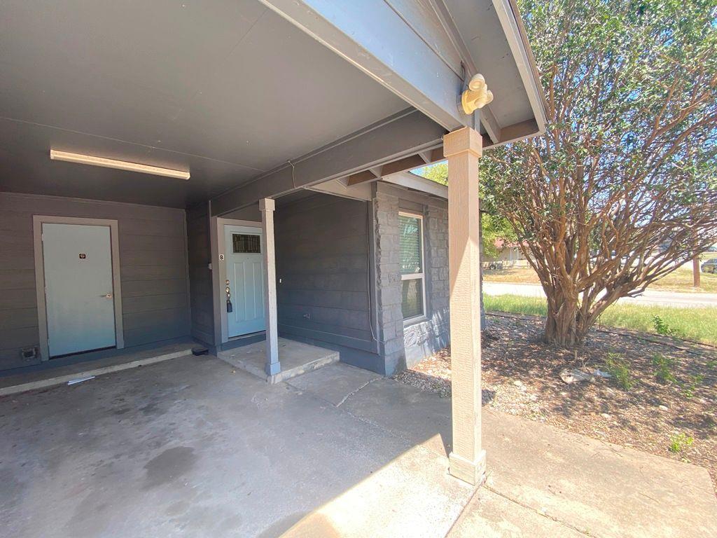 3411 Lynridge Dr #b Property Photo 2