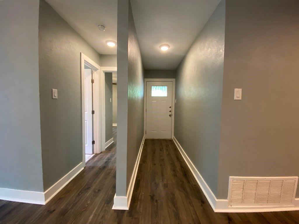 3411 Lynridge Dr #b Property Photo 3
