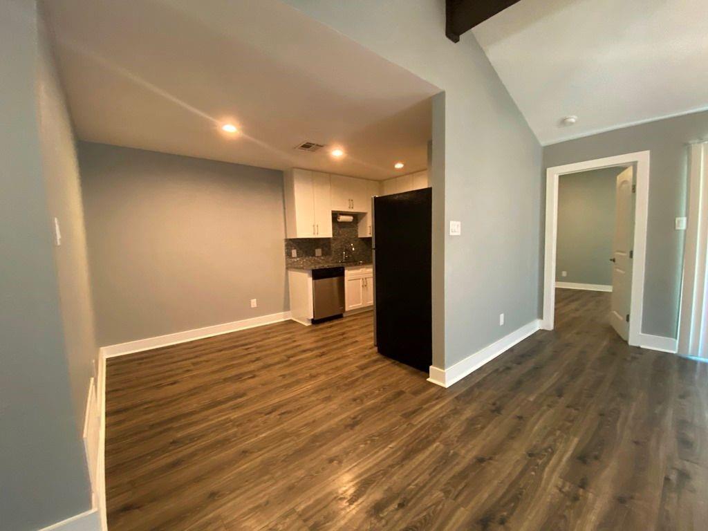 3411 Lynridge Dr #b Property Photo 7