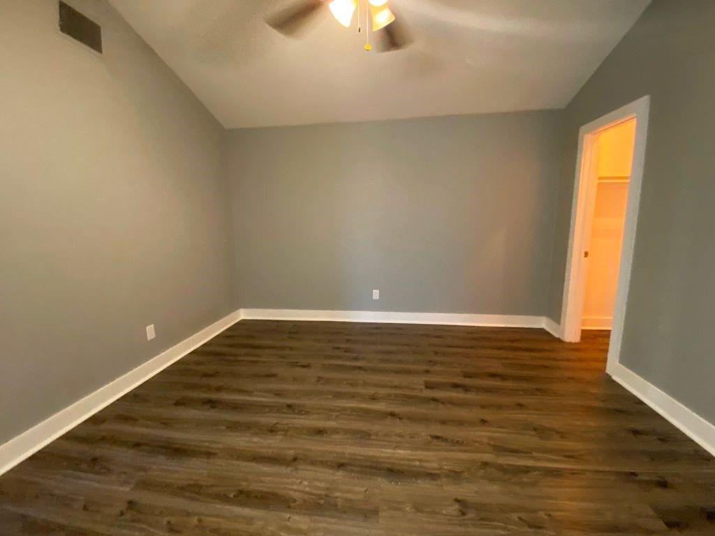 3411 Lynridge Dr #b Property Photo 19