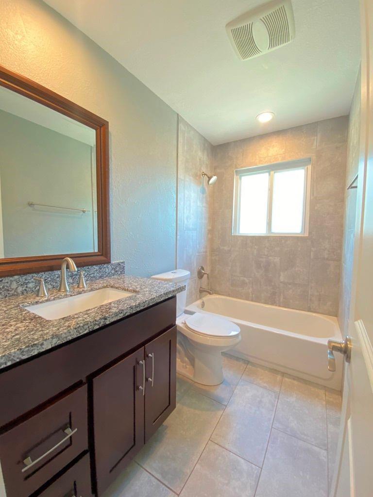 3411 Lynridge Dr #b Property Photo 21