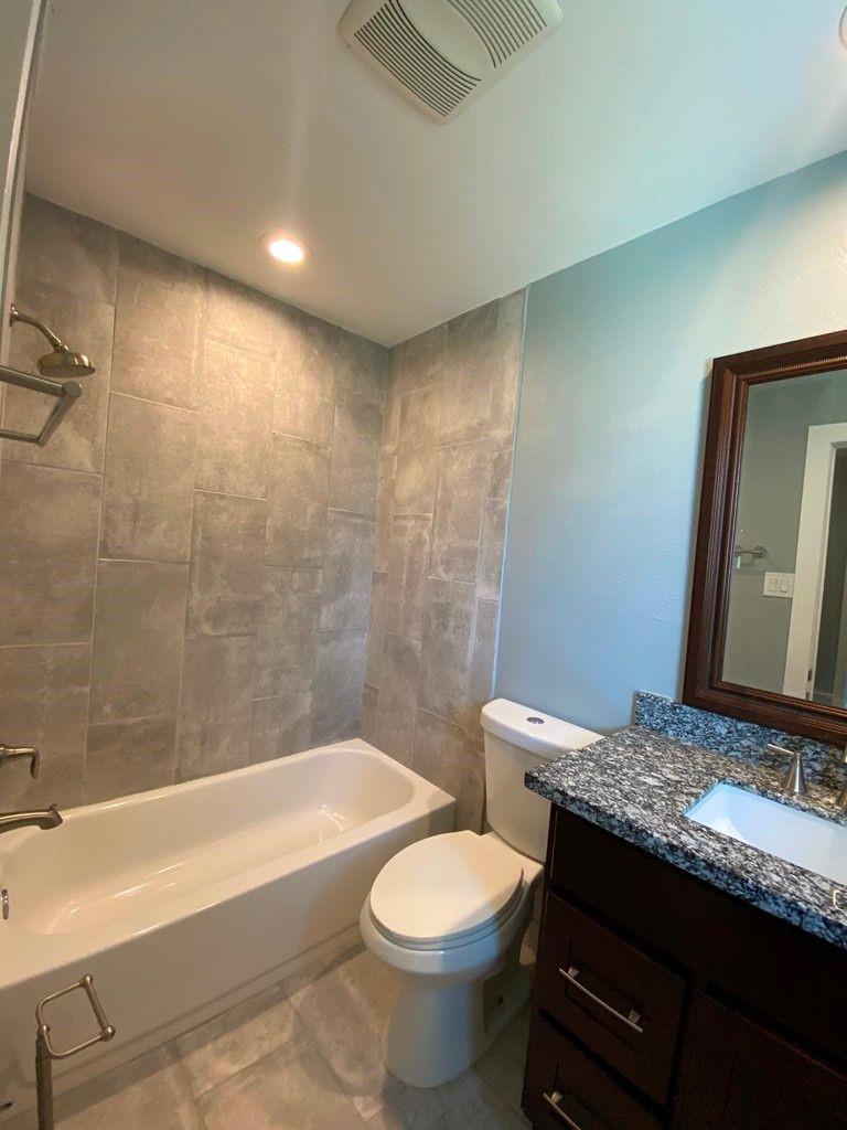 3411 Lynridge Dr #b Property Photo 24