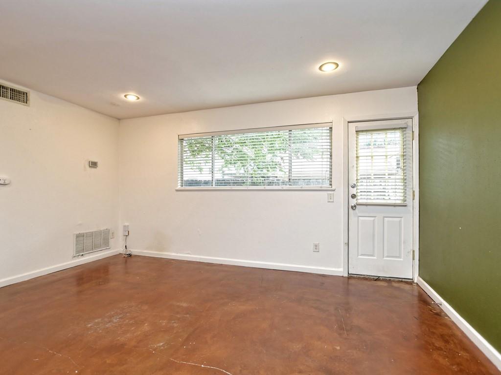 604 Franklin Blvd #b Property Photo 4