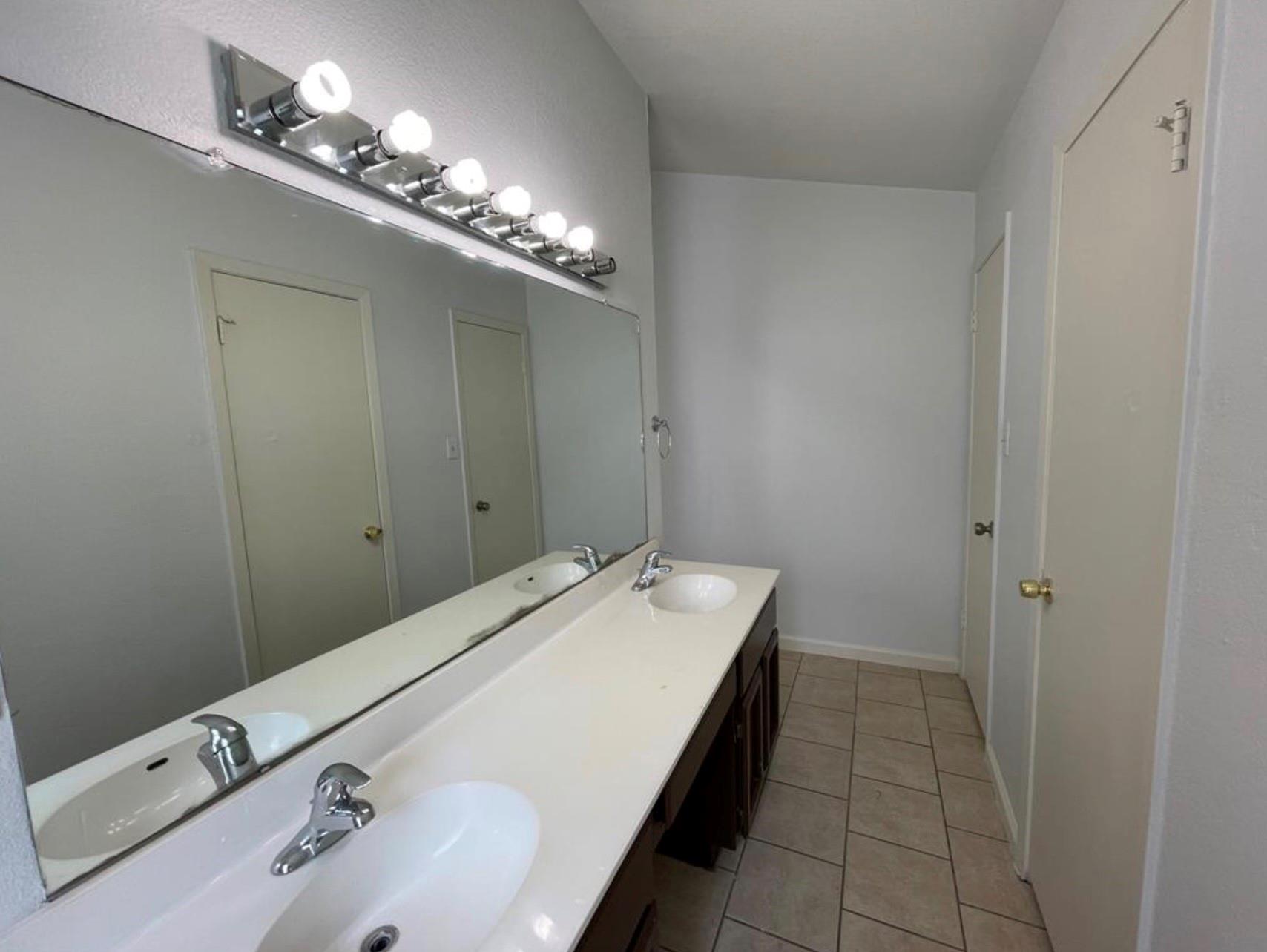 907 Canterfield Ln Property Photo 14