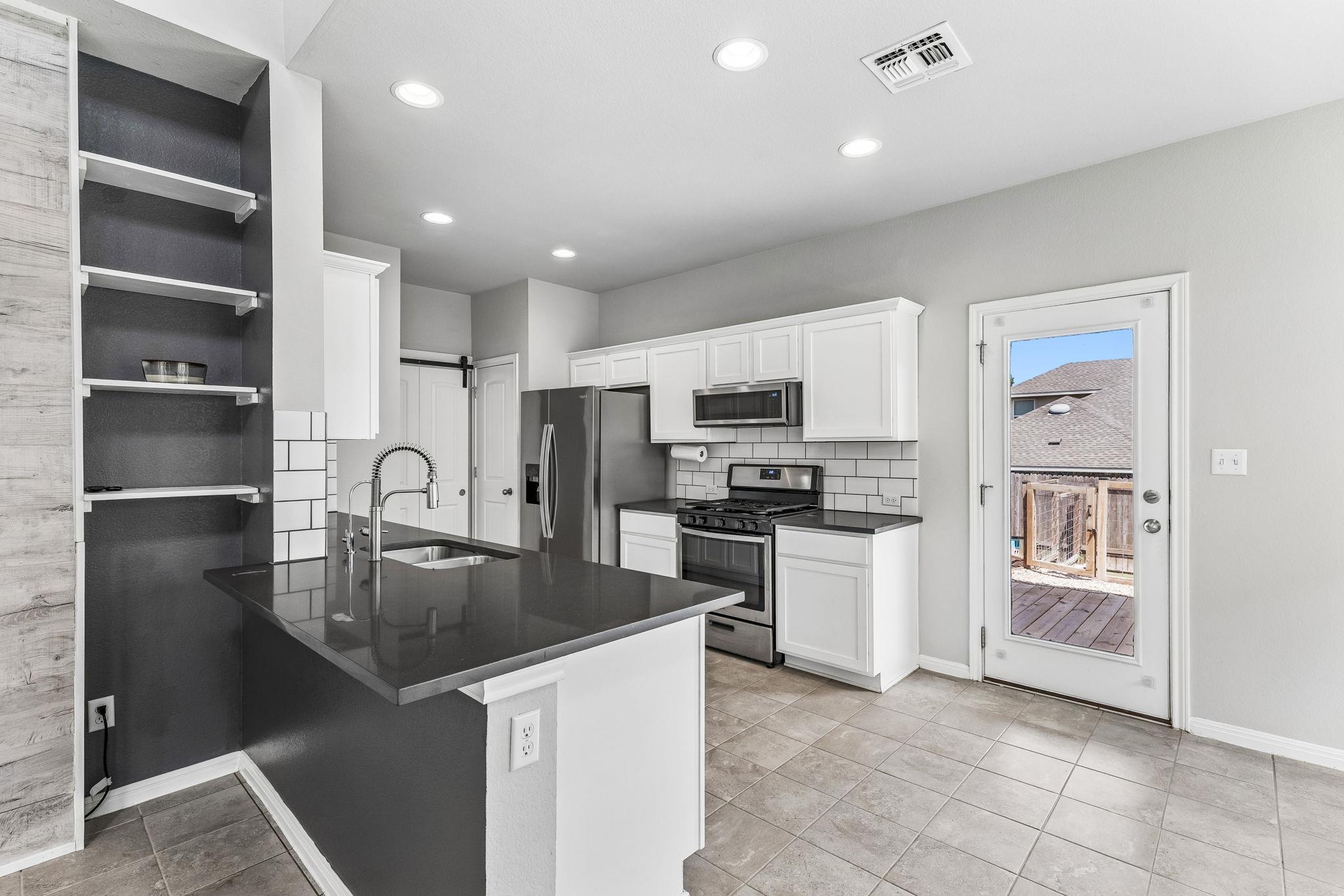 689 Nautical Loop Property Photo 10