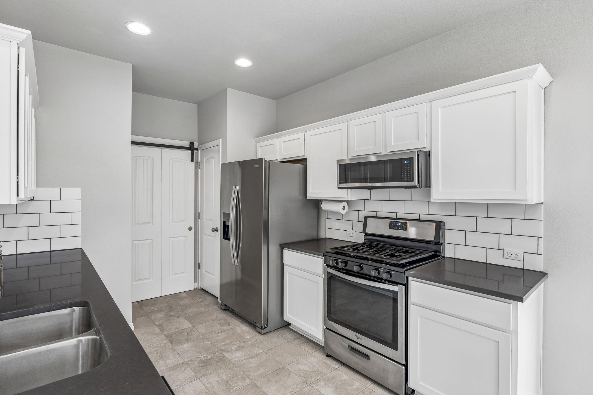 689 Nautical Loop Property Photo 12