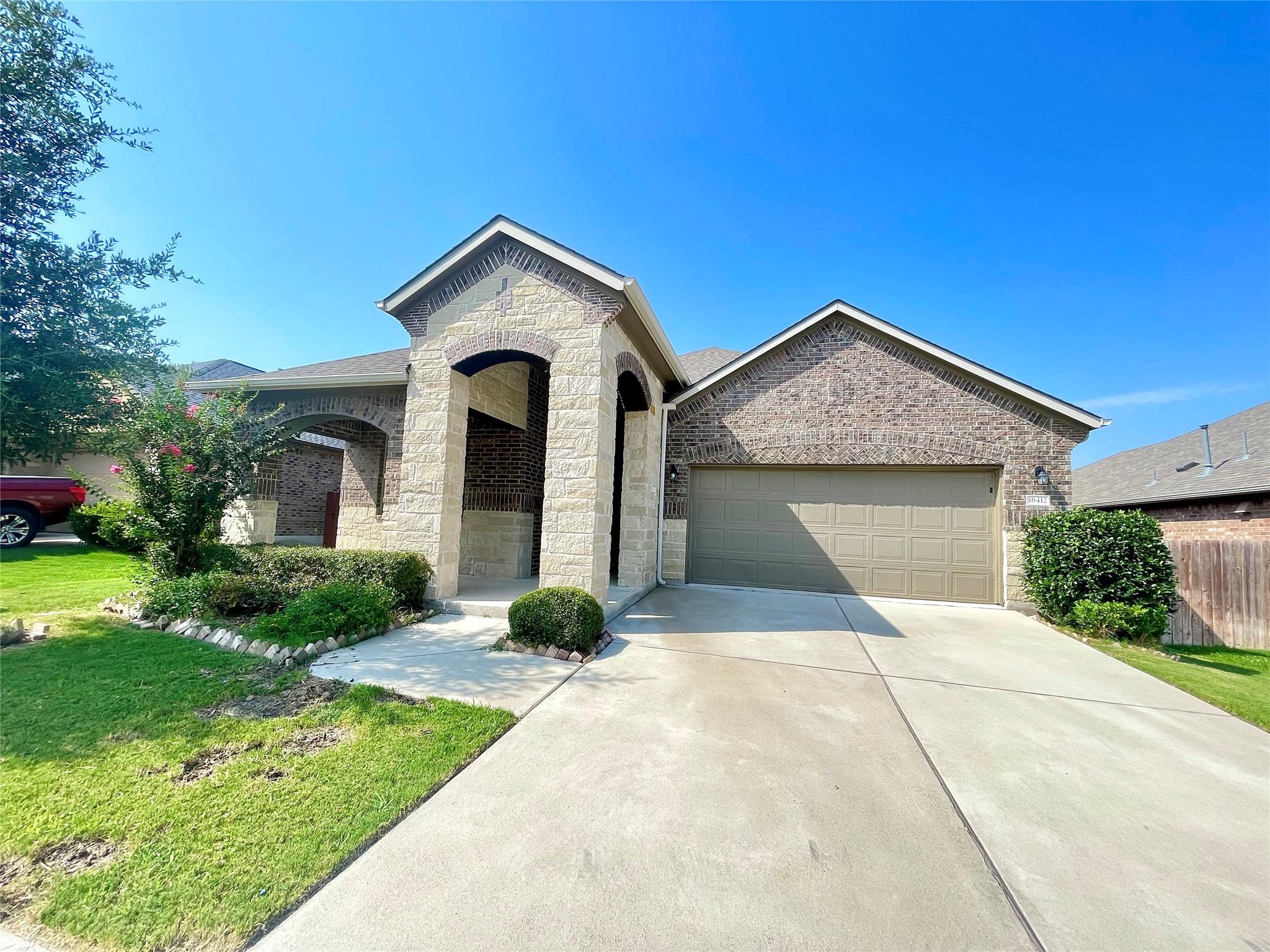 16412 Vescovo Ln Property Photo 2