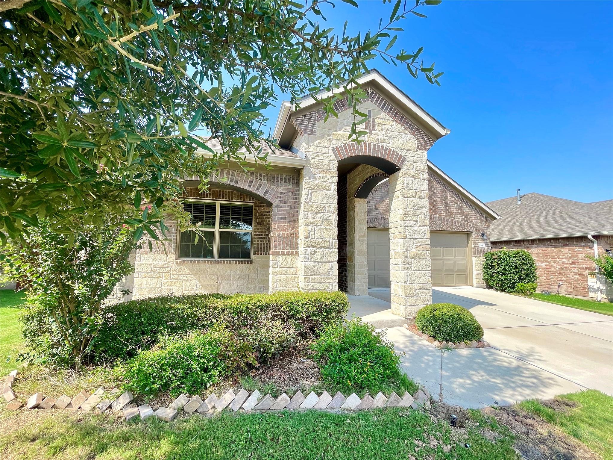 16412 Vescovo Ln Property Photo 3