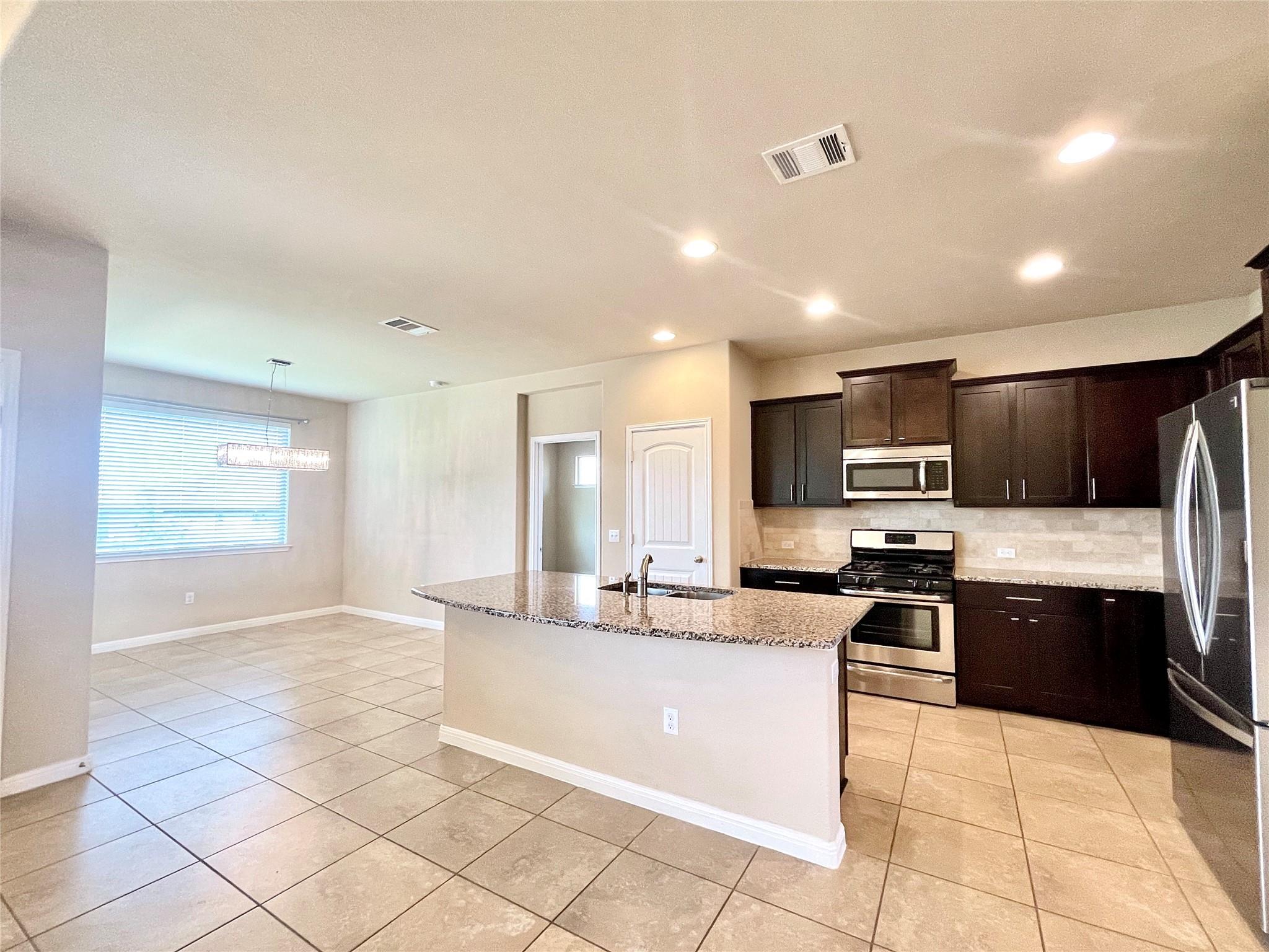 16412 Vescovo Ln Property Photo 8