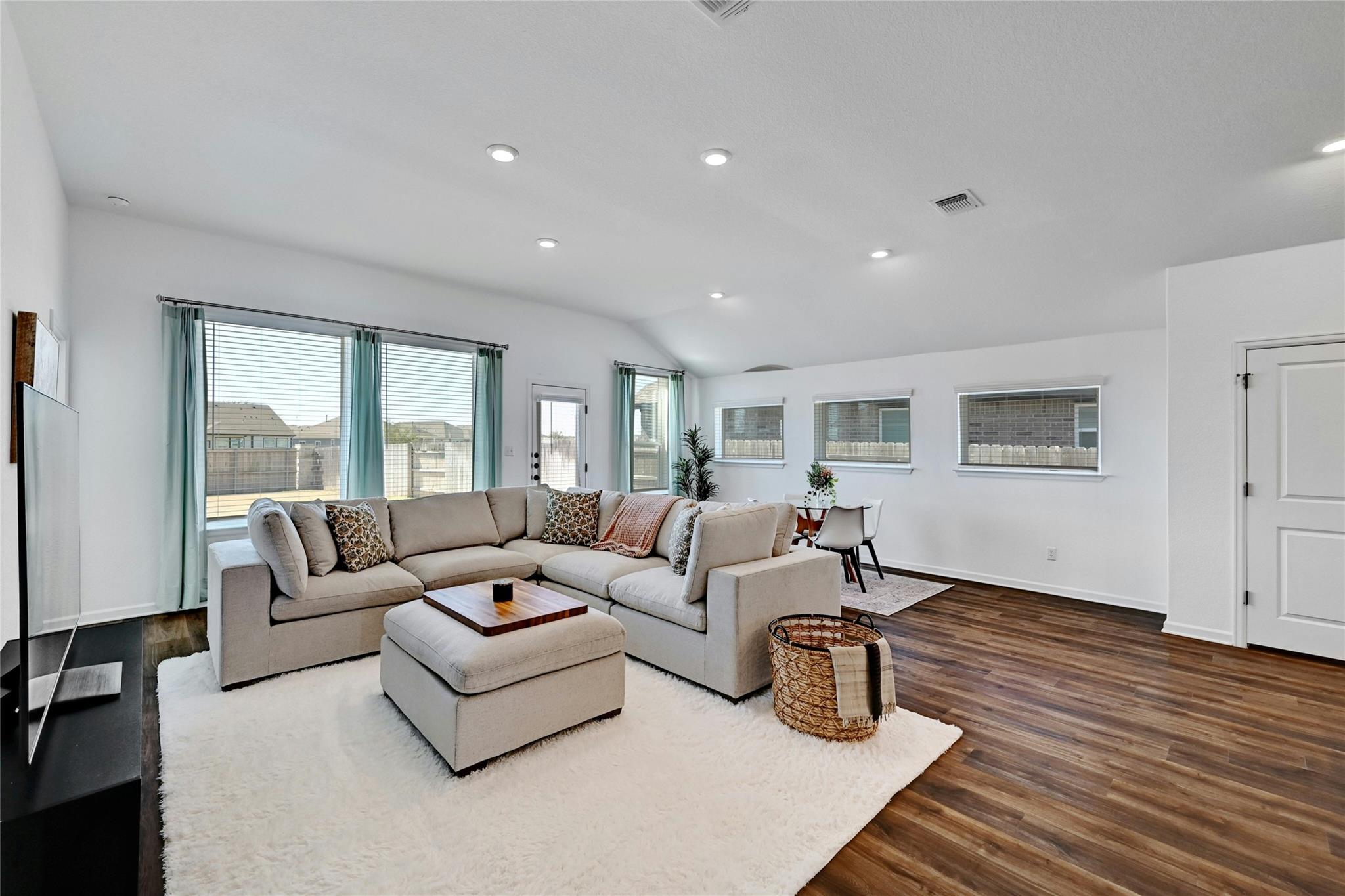 131 James Rose Ln Property Photo 2