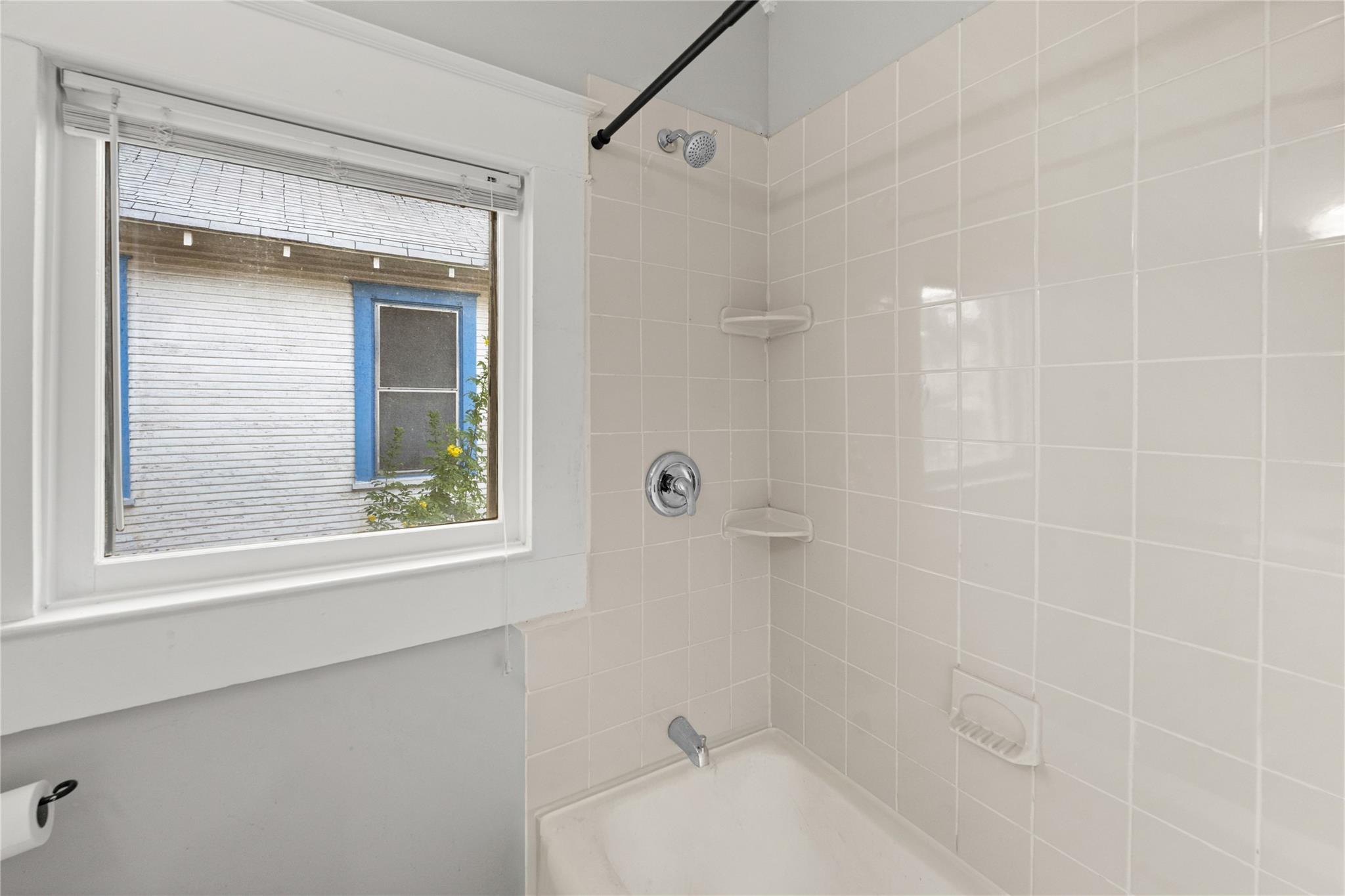2032 E Cesar Chavez St Property Photo 20