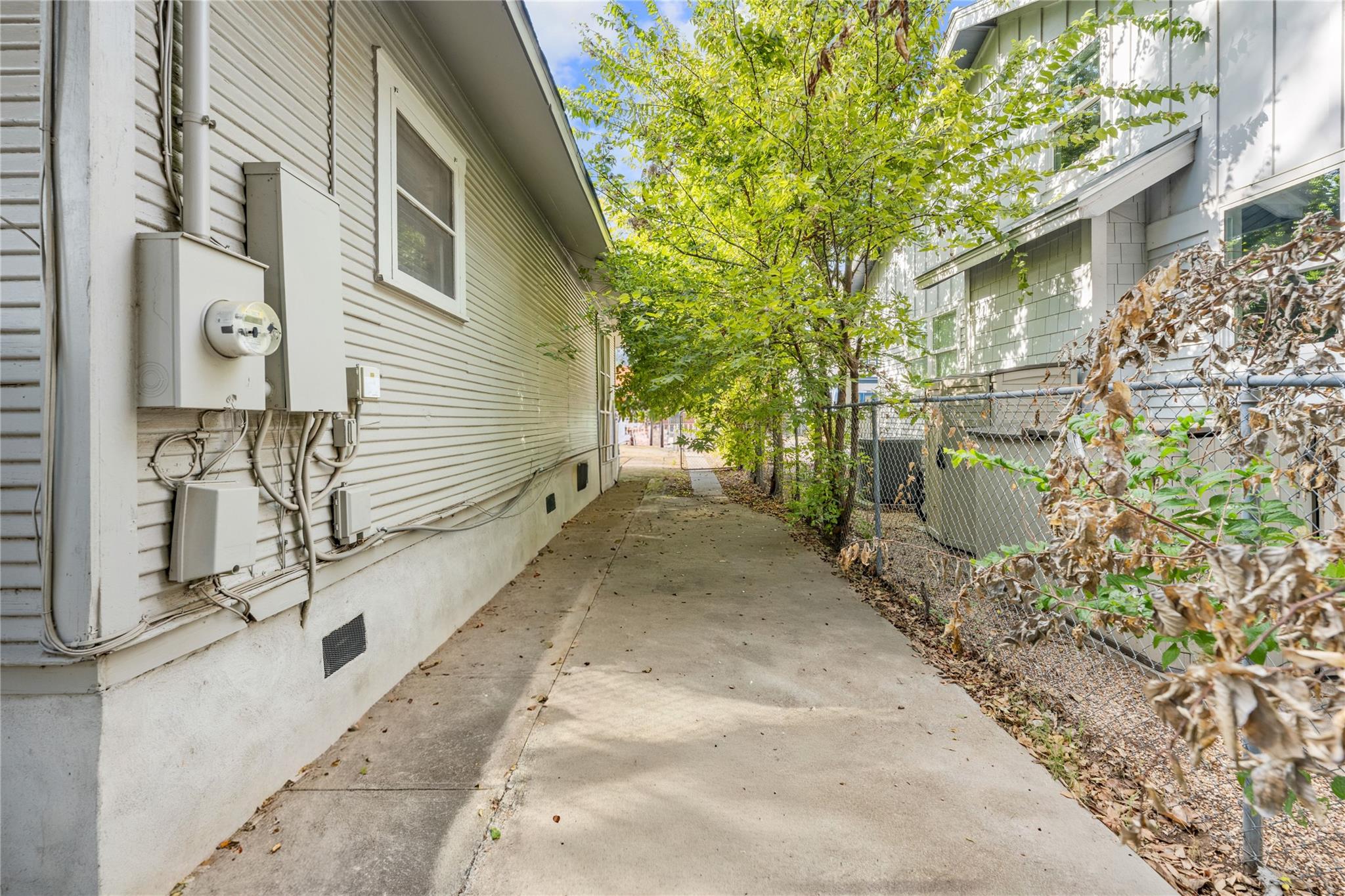 2032 E Cesar Chavez St Property Photo 25