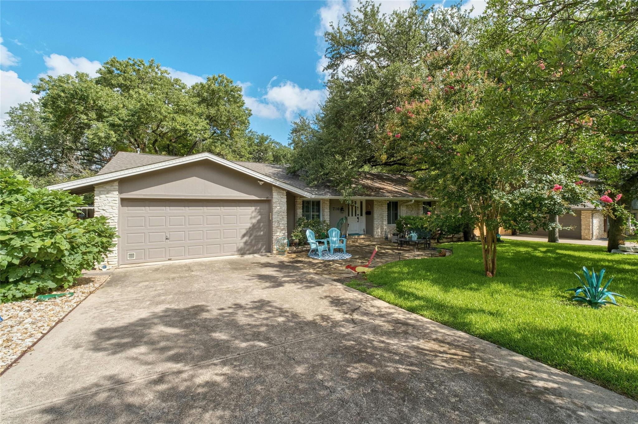 7110 Sungate Dr Property Photo 2