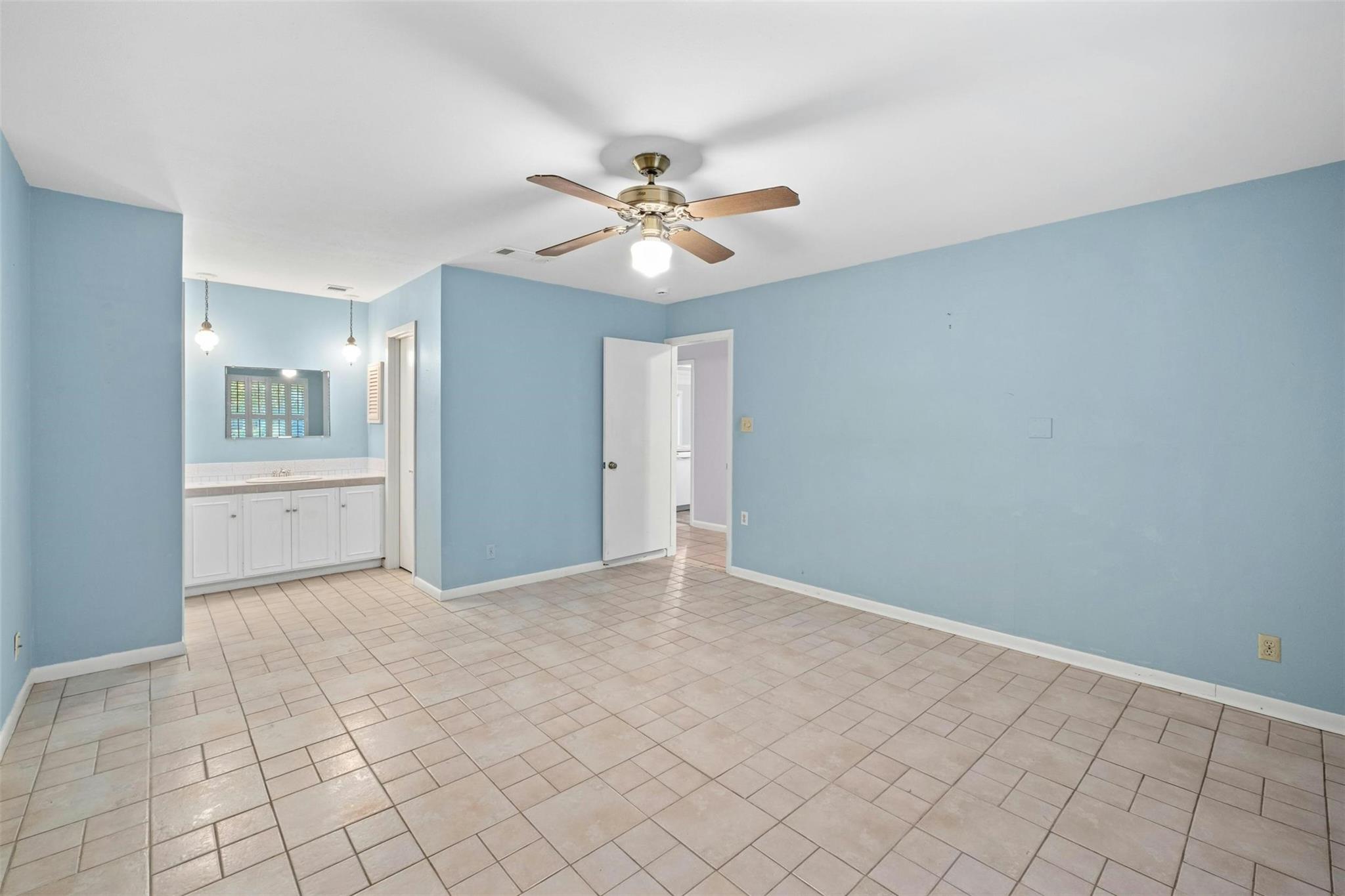 7110 Sungate Dr Property Photo 7