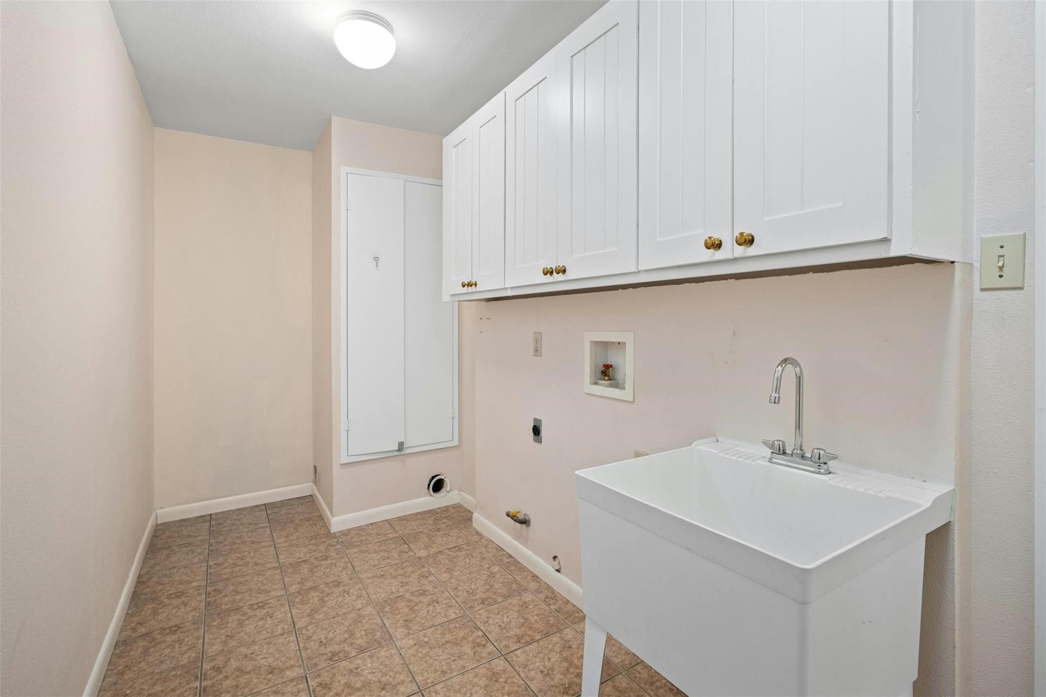 7110 Sungate Dr Property Photo 28