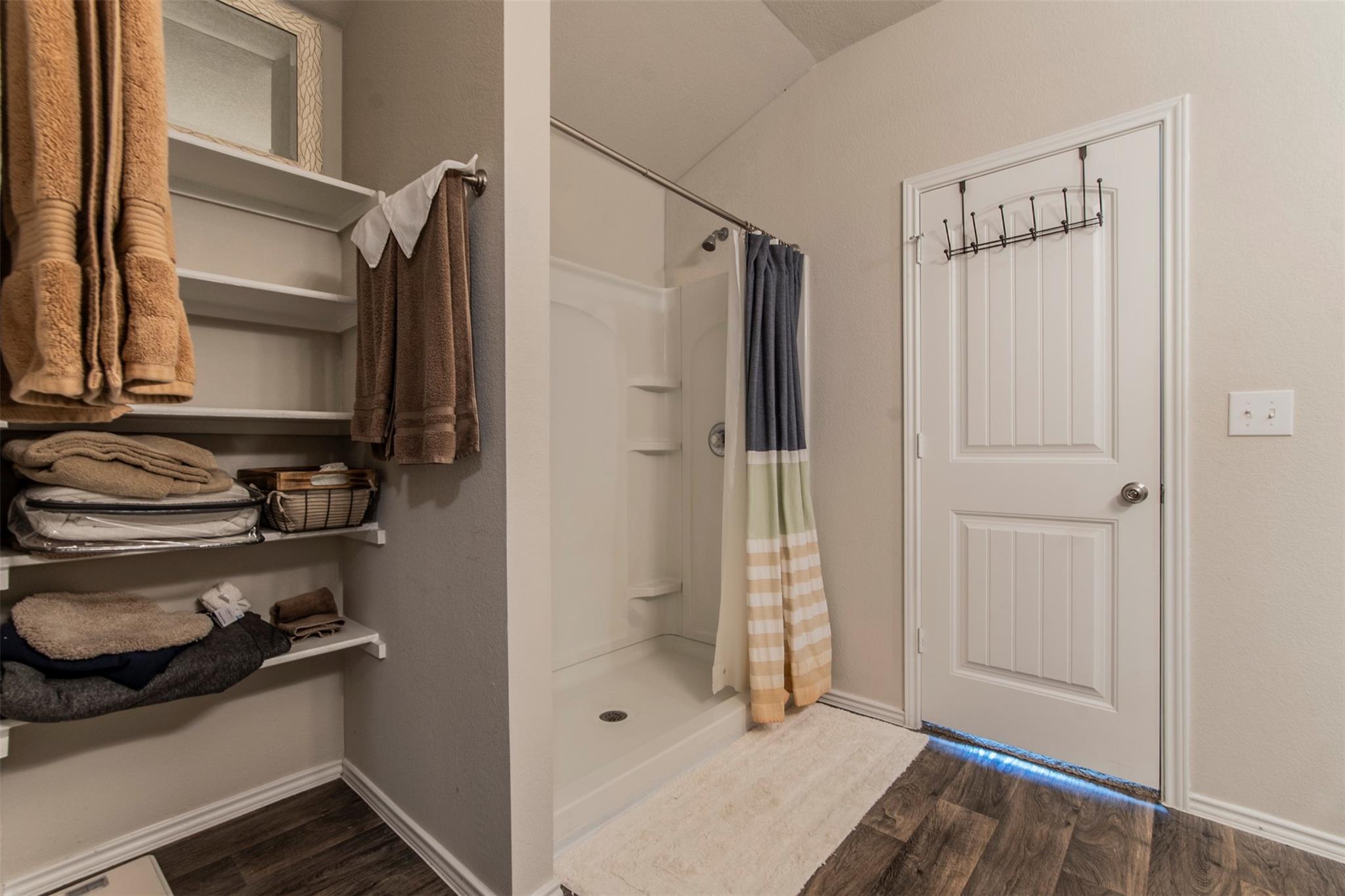 5913 Brampton Ln Property Photo 9