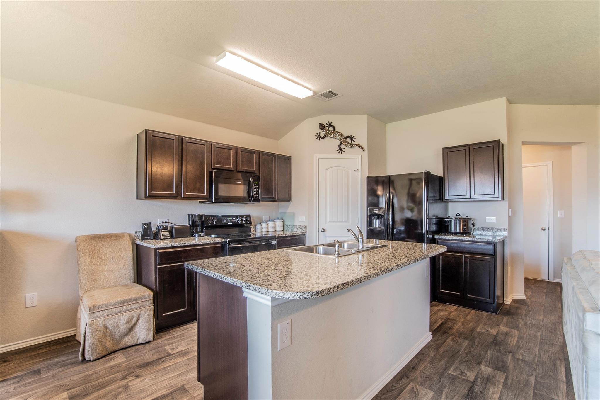 5913 Brampton Ln Property Photo 13