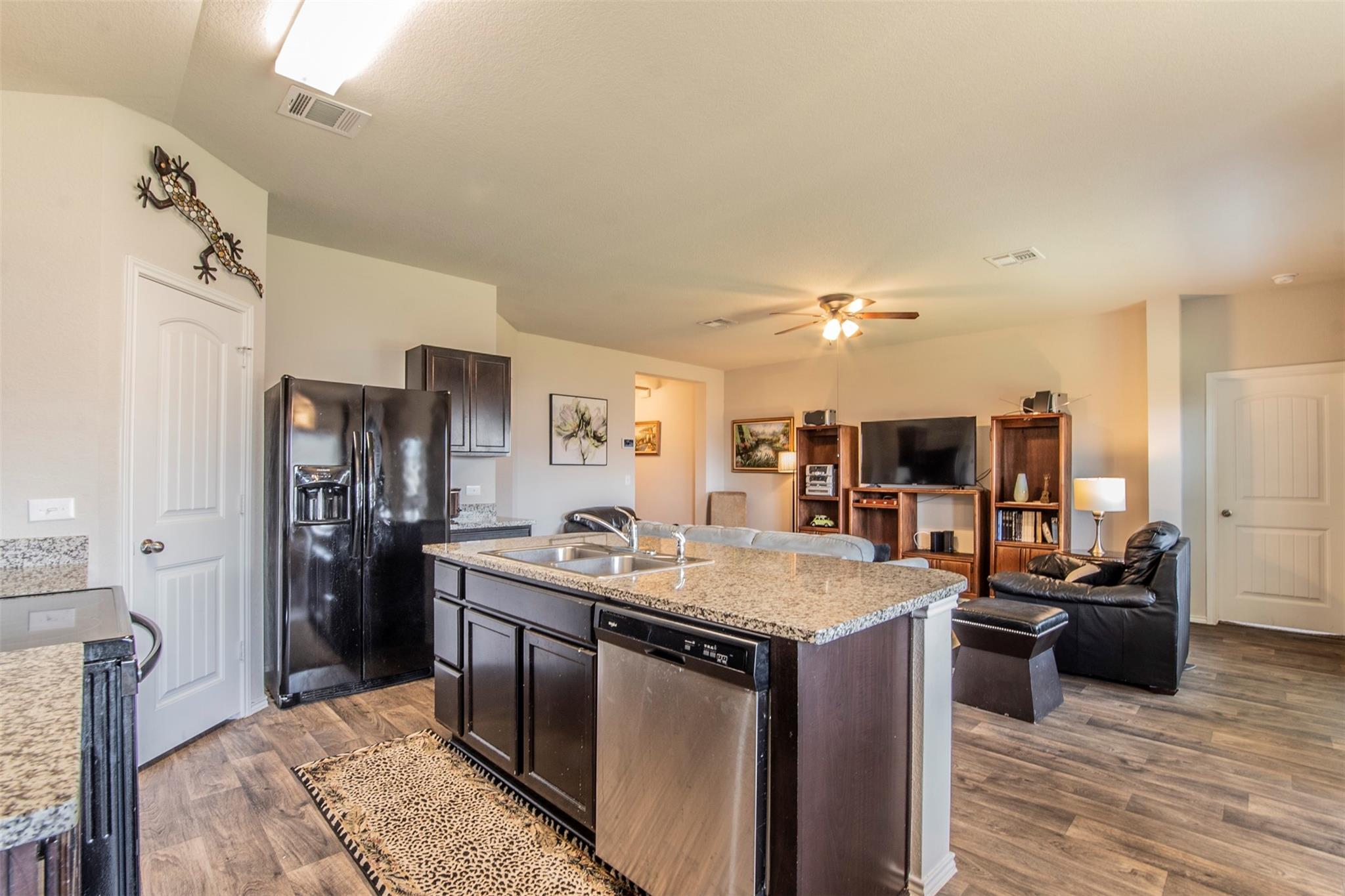 5913 Brampton Ln Property Photo 14