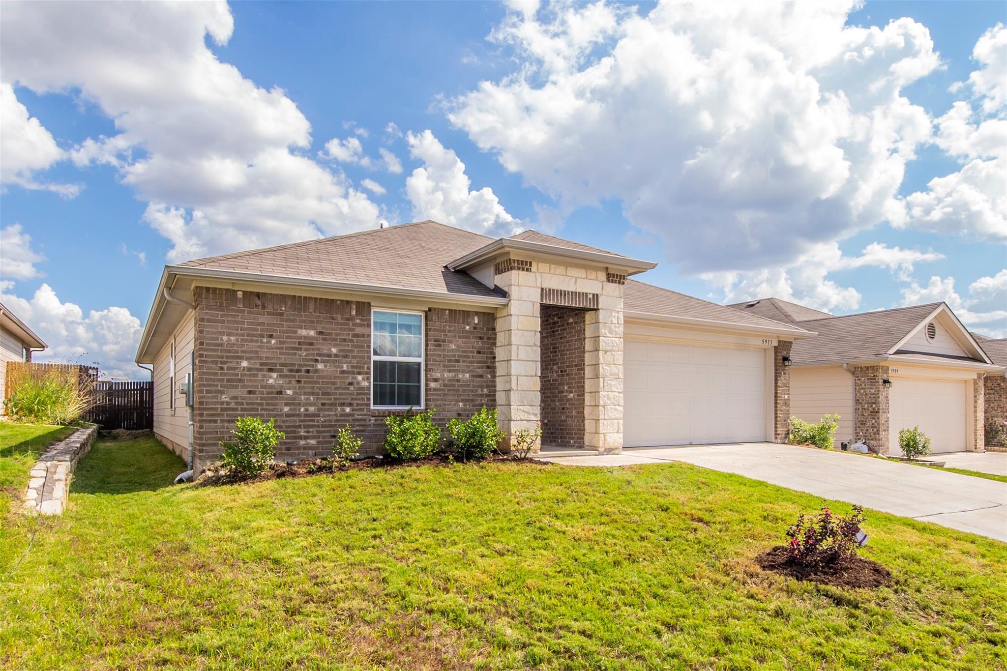 5913 Brampton Ln Property Photo 17