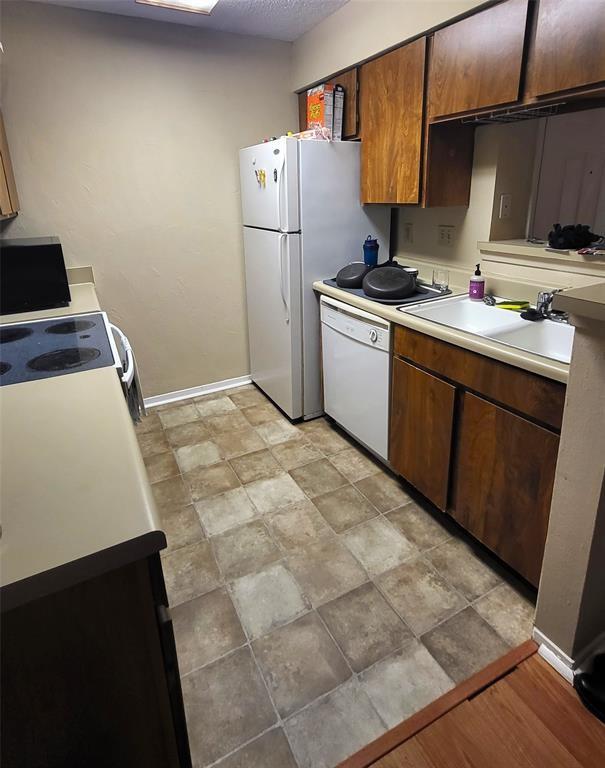 114 E 31st St 201 Property Photo 4